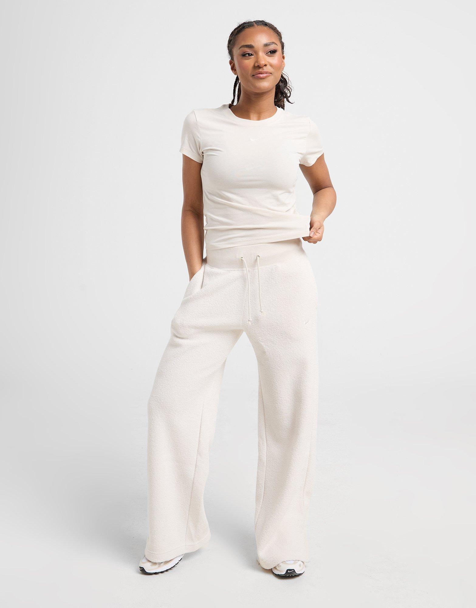 Nike Essential Sportswear Chill Knit T-Shirt