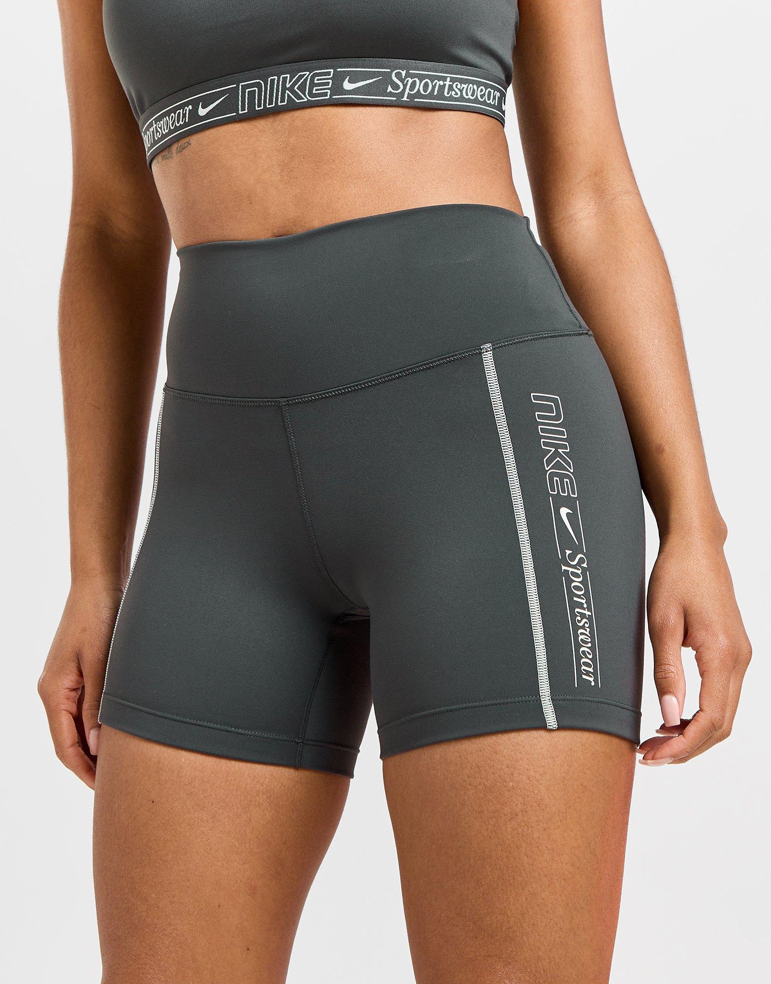 Nike Training Graphic Swoosh 5" Shorts