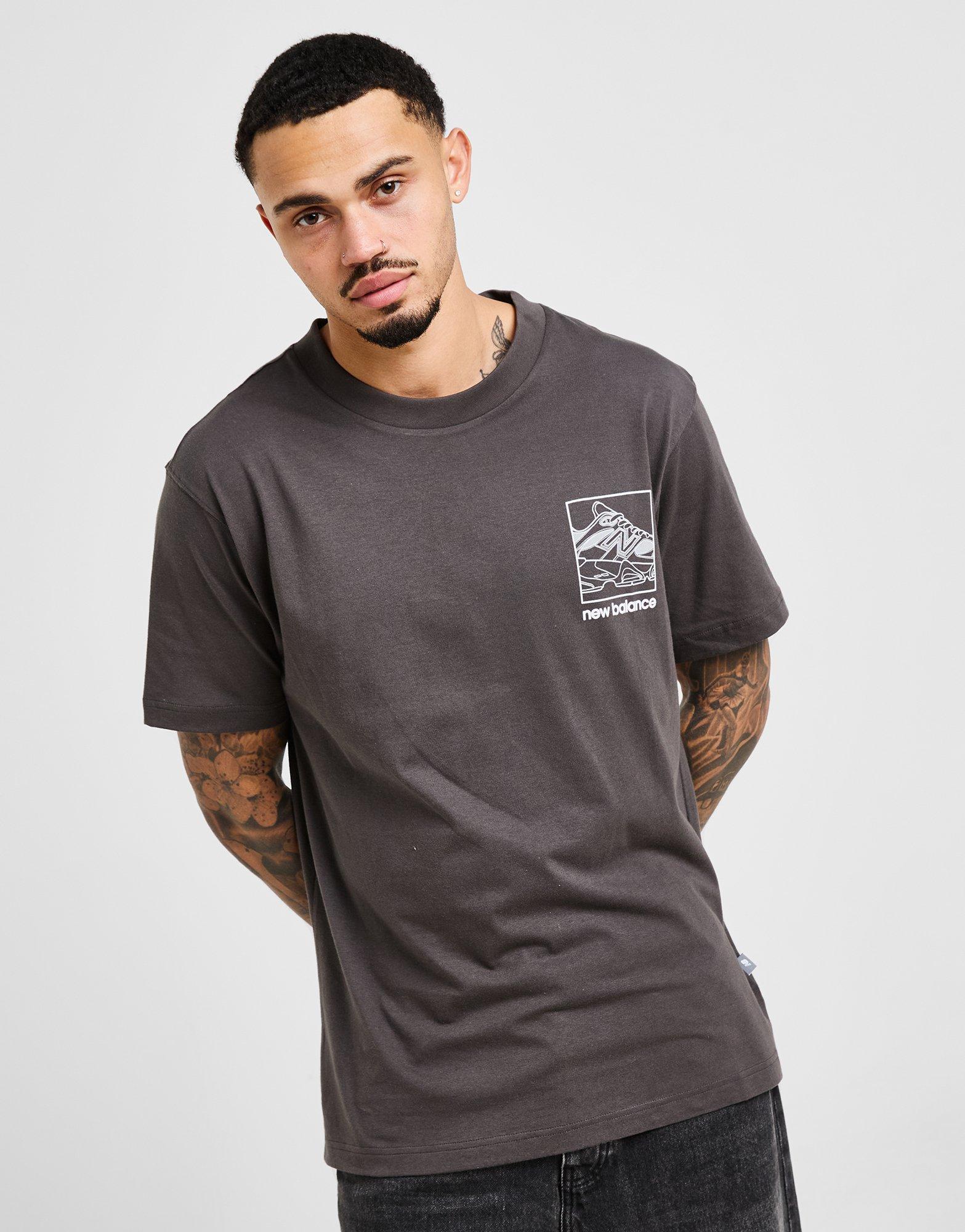 【New Balance】9060 スケッチ Tシャツ ※送関込 Men's New Balance 9060 Sketch Graphic T-Shirt | JD Sports
