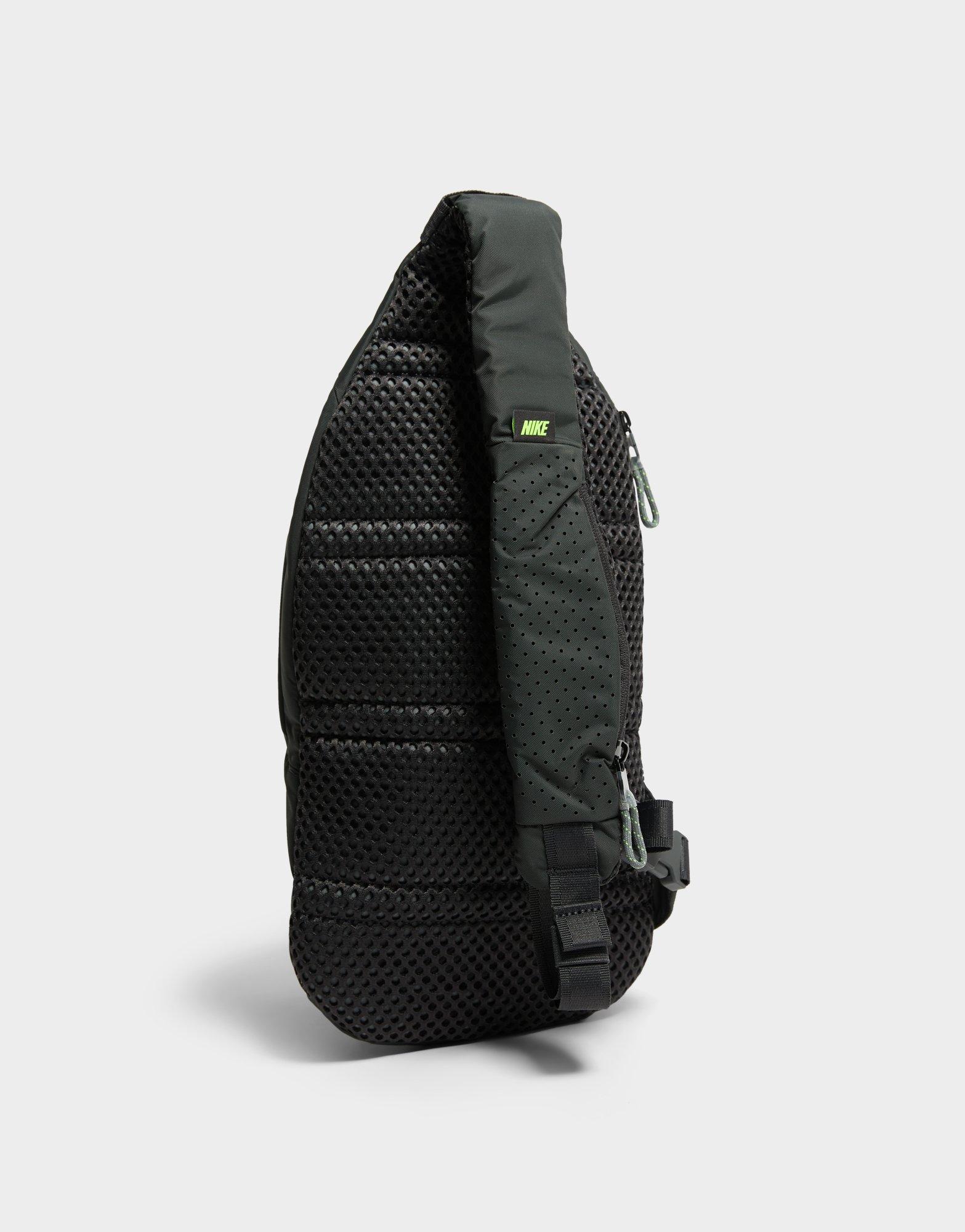 Nike Sportswear Essentials Sling Bag