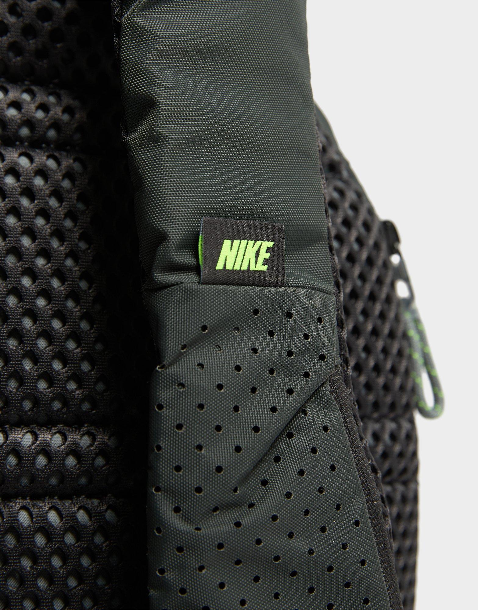 Nike Sportswear Essentials Sling Bag