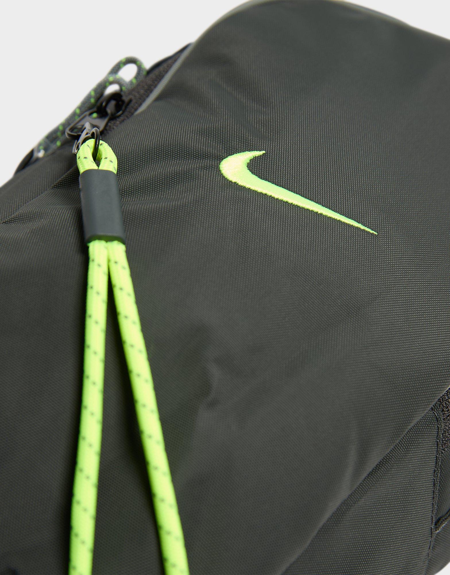 Nike Sportswear Essentials Sling Bag