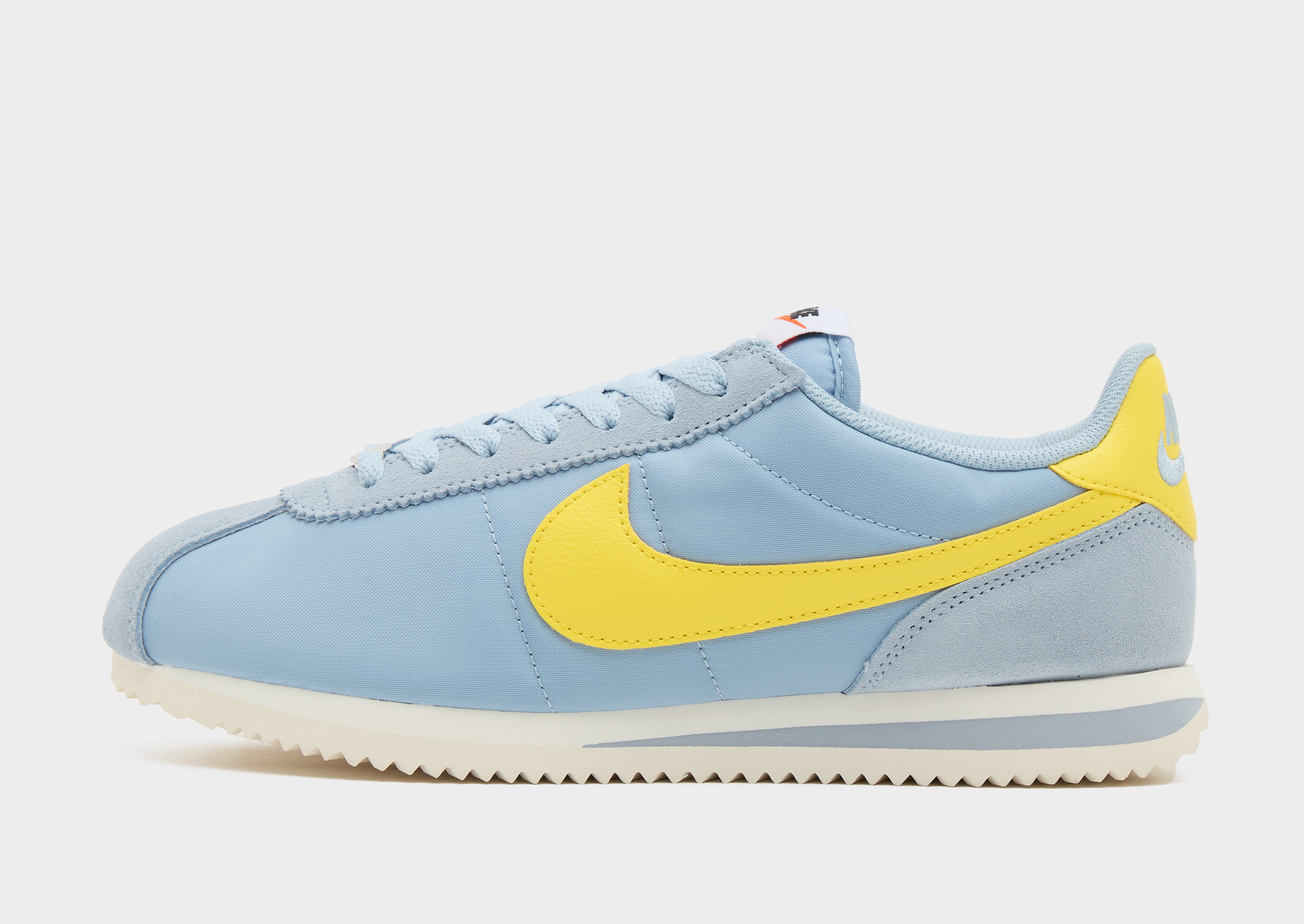 ☆大人気☆Nike Cortez navy/yellow Nike Cortez sneakers in navy and yellow | ASOS
