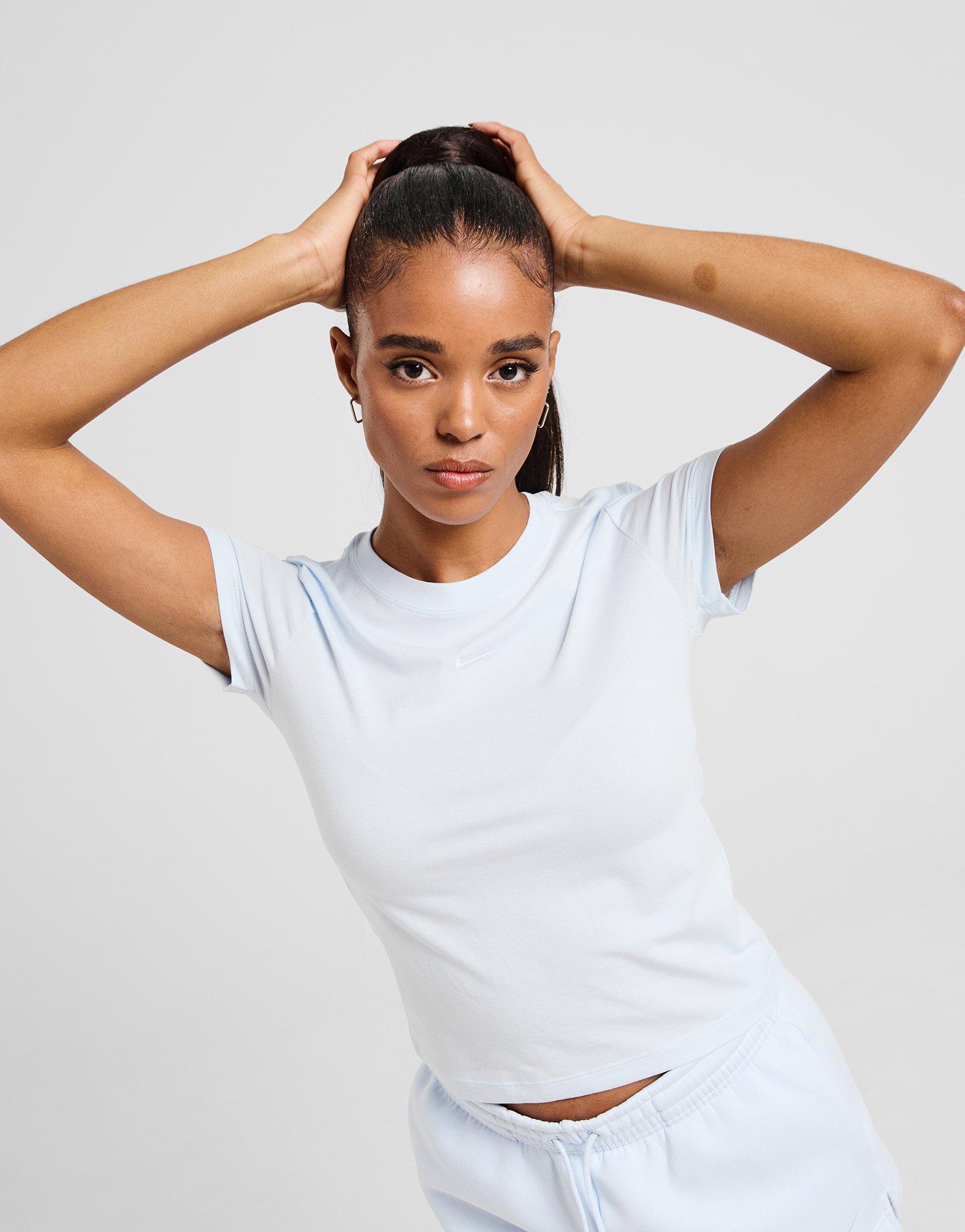 Nike Essential Sportswear Chill Knit T-Shirt