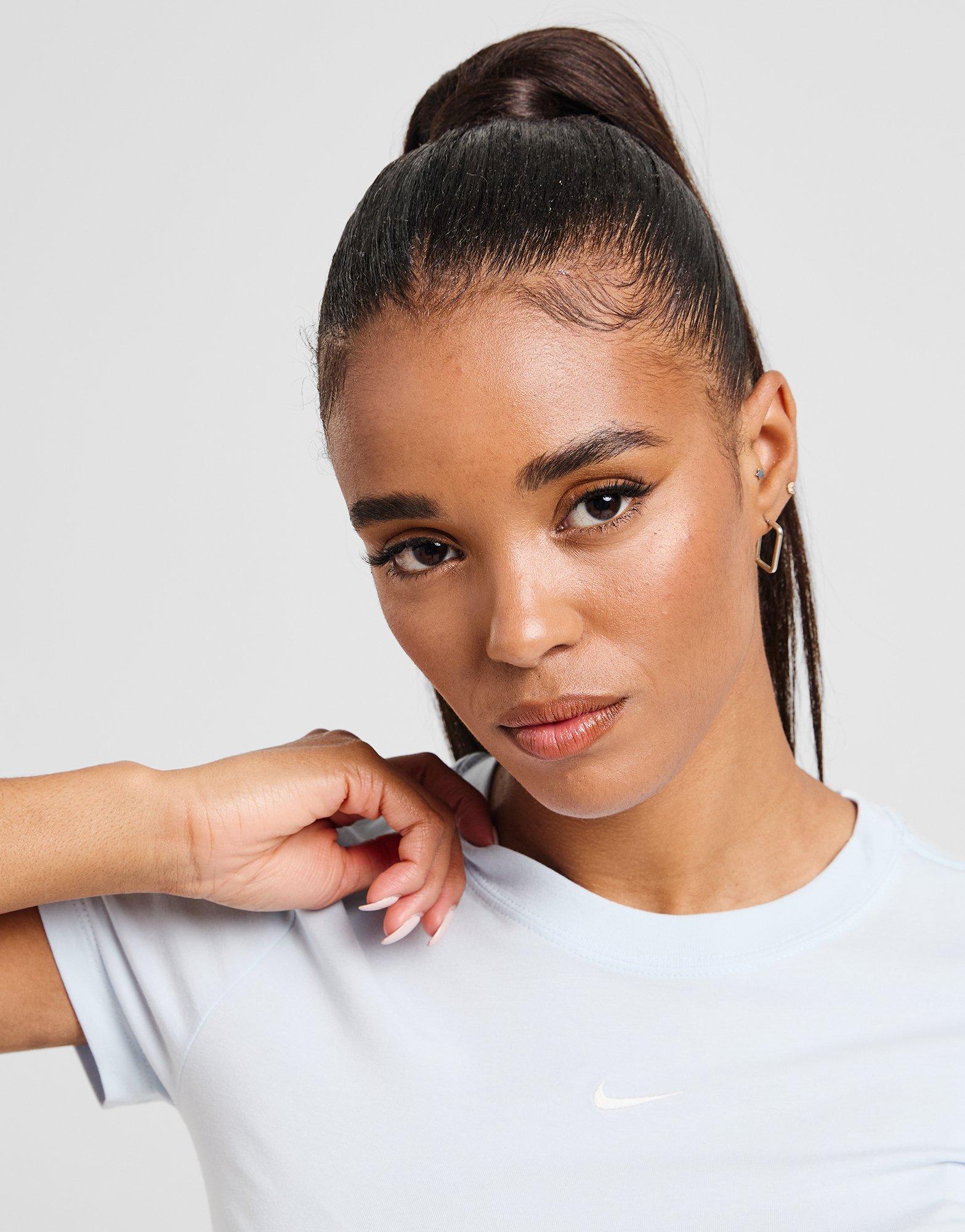 Nike Essential Sportswear Chill Knit T-Shirt