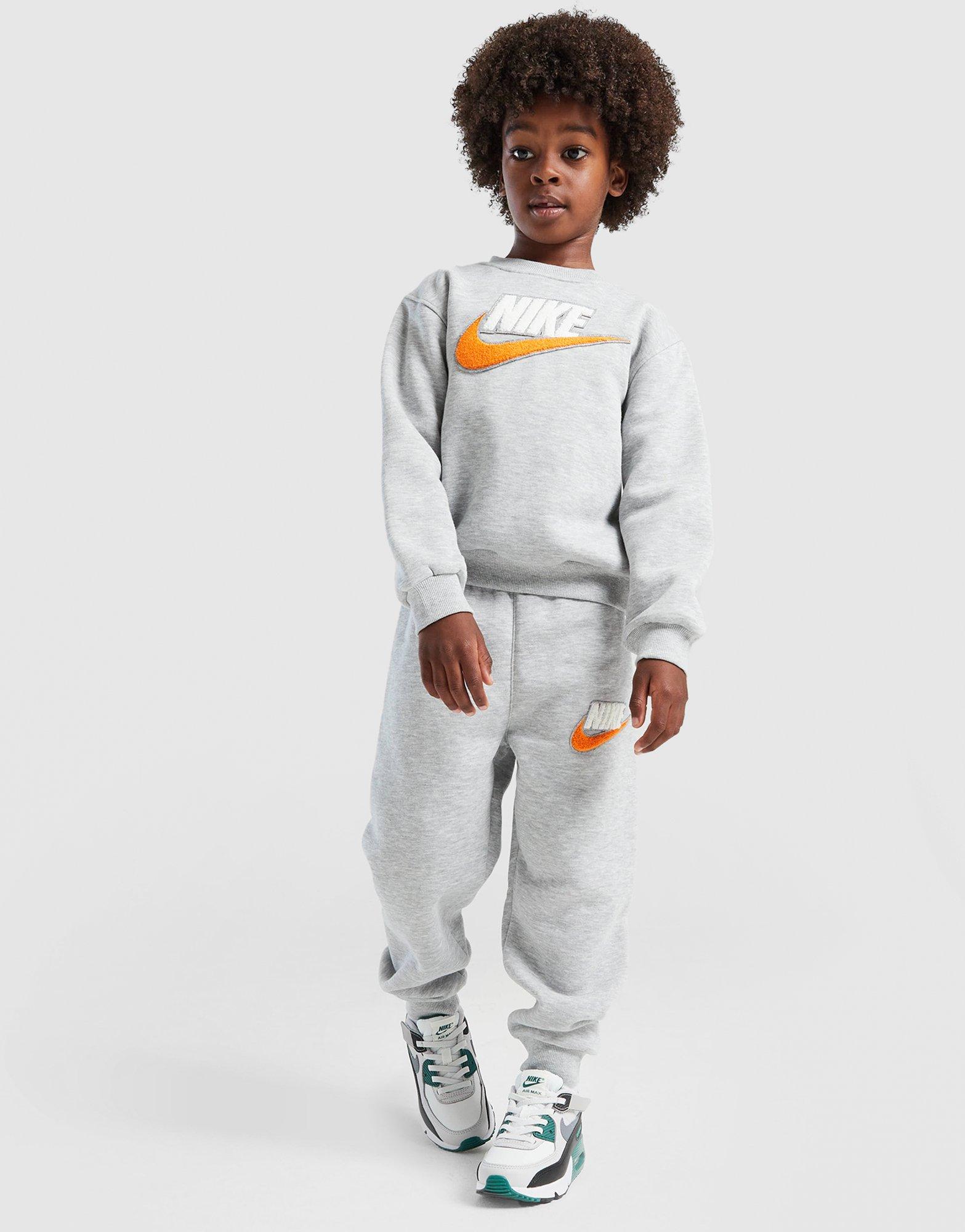 Nike Club Chenille Crew Trainingsanzug Kleinkinder