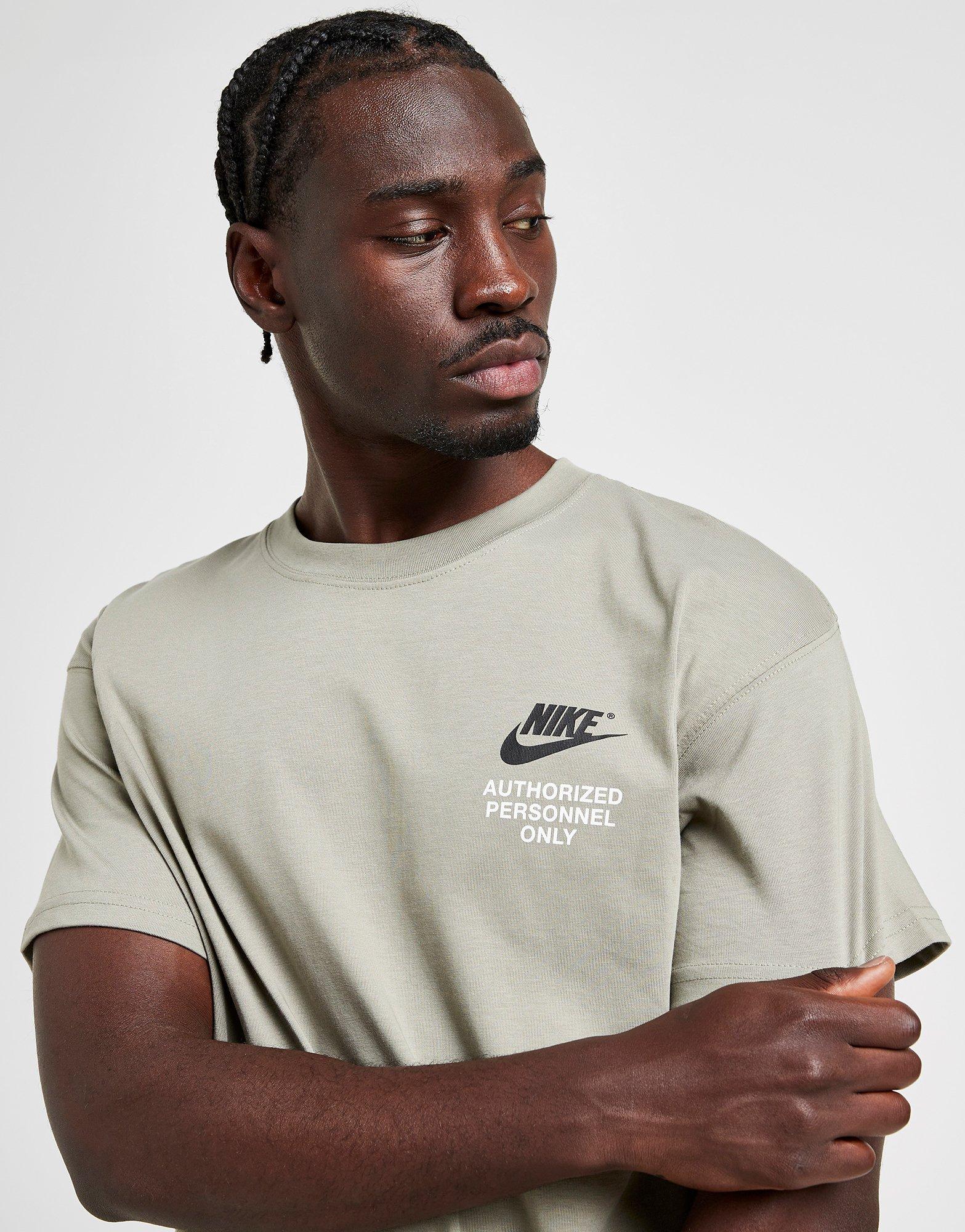 【NIKE】Authorised T-Shirt (カーキ) Green Nike Authorised T-Shirt - JD Sports Global