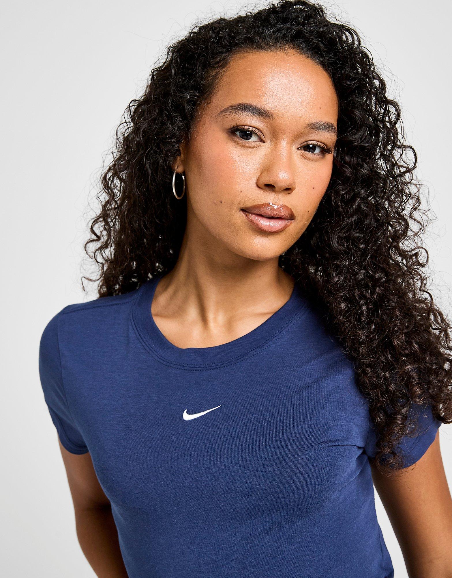 Nike Camiseta Essential Sportswear Chill Knit