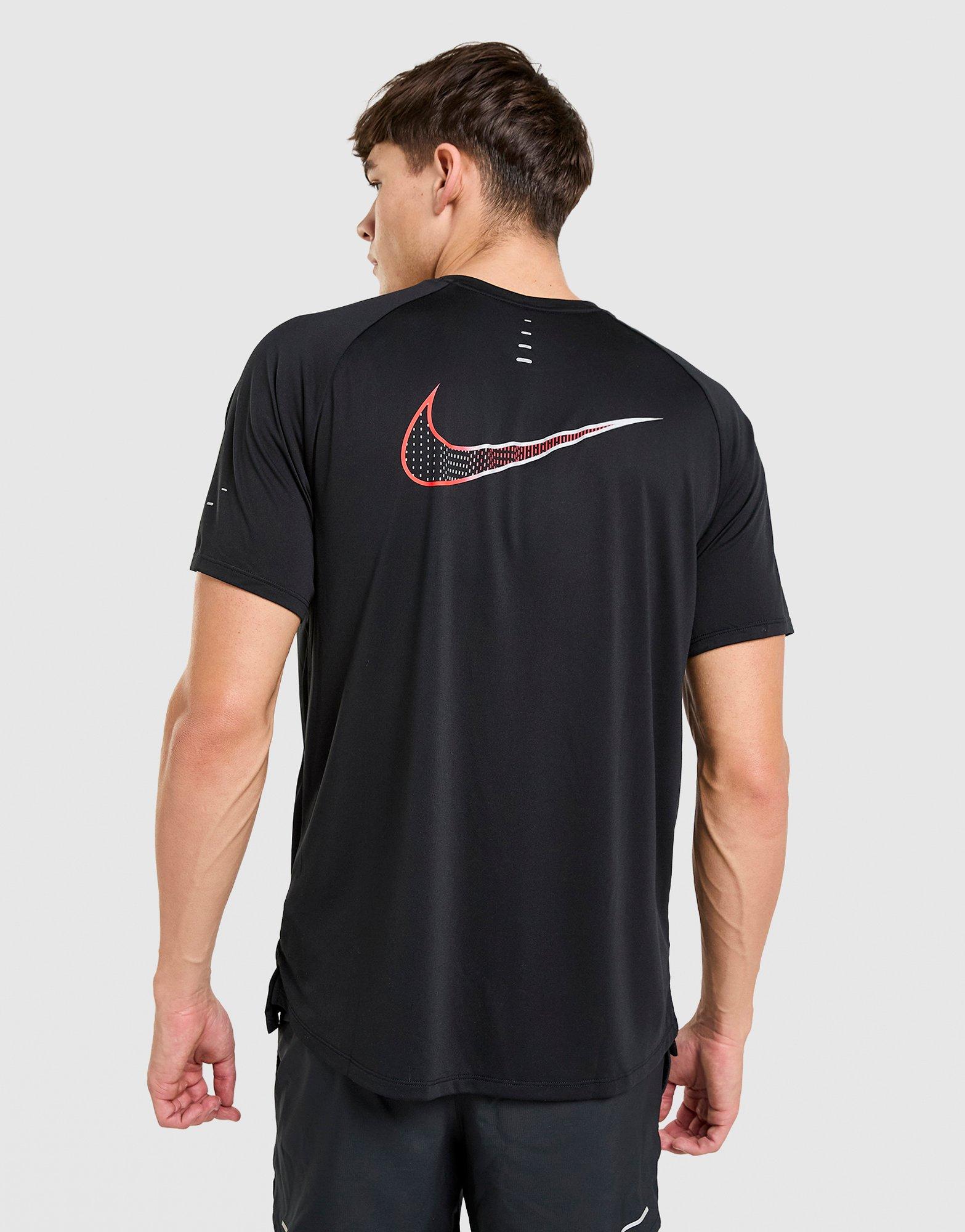 Nike Stride Swoosh T-Shirt