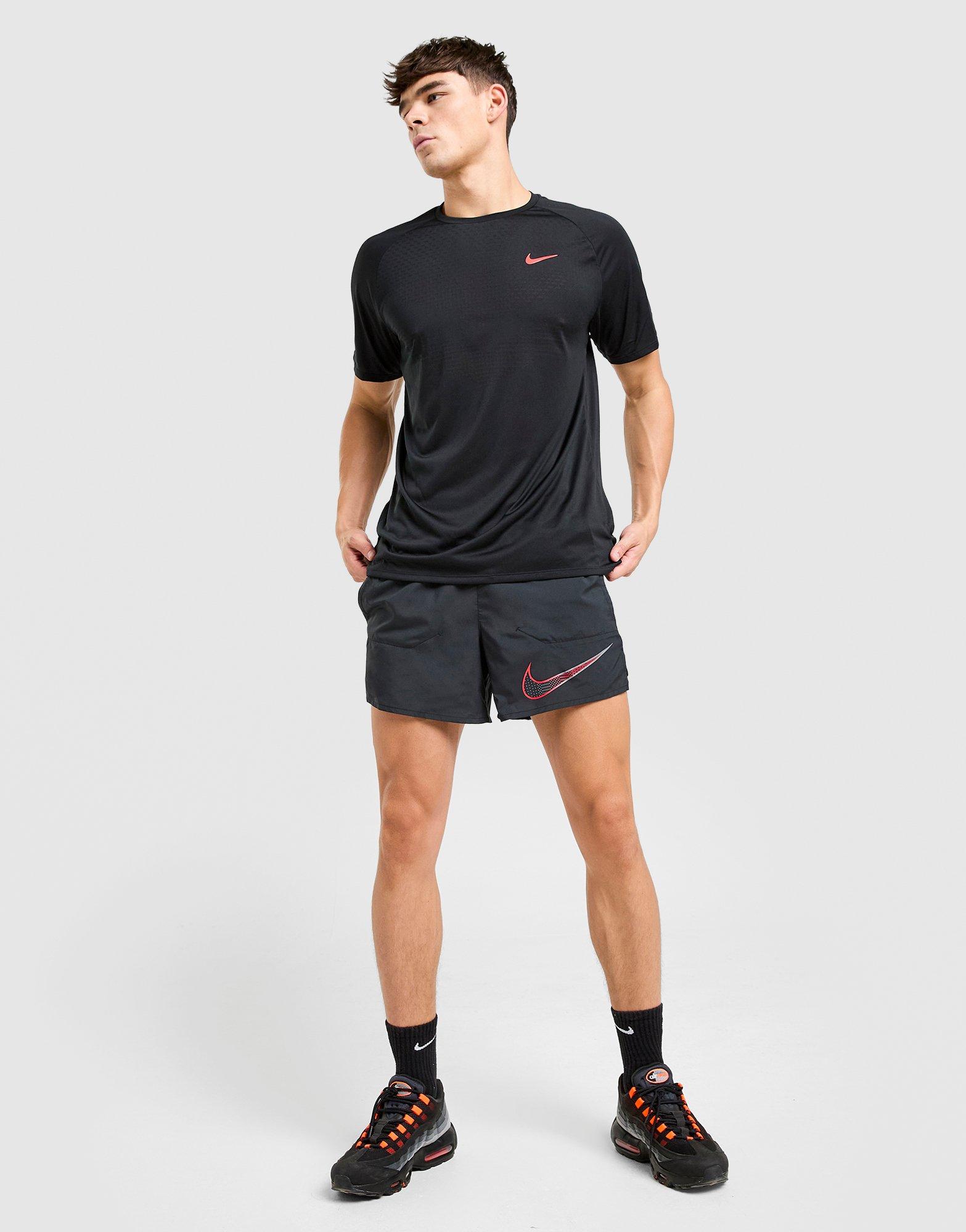 Nike Stride Swoosh T-Shirt