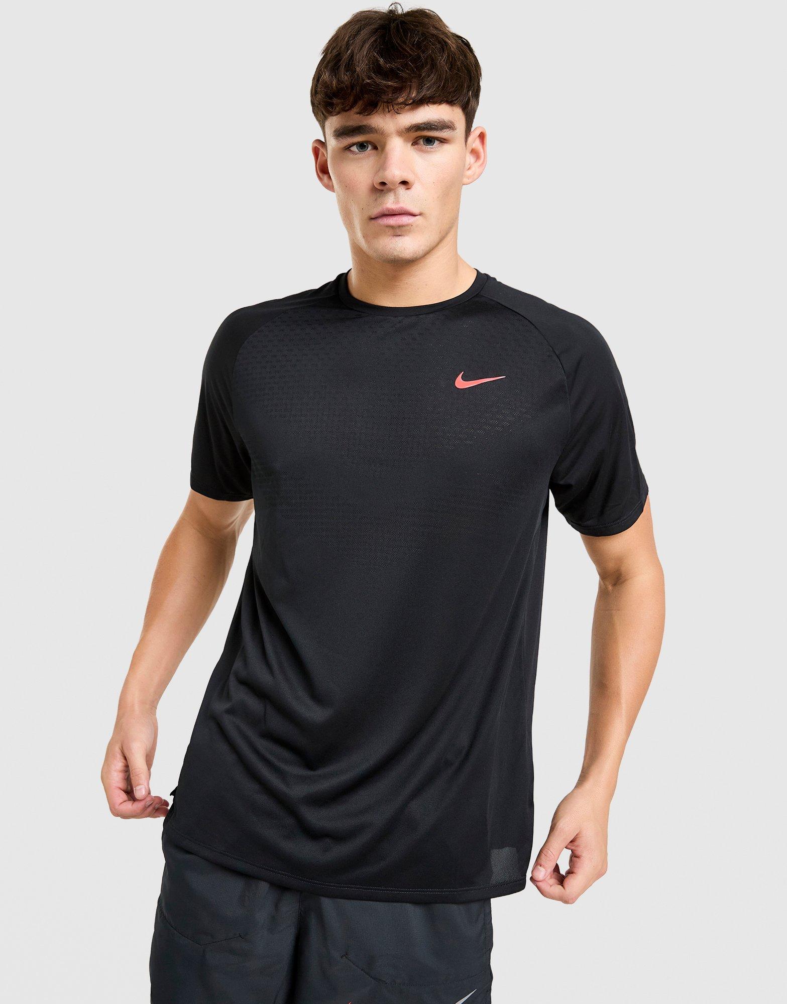 Nike Stride Swoosh T-Shirt