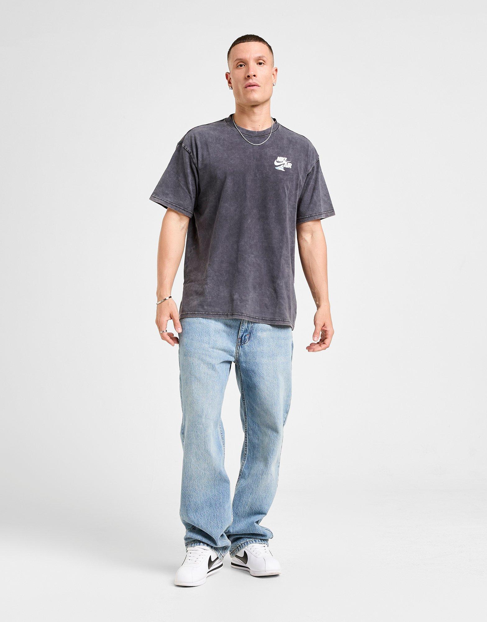 Nike Washed Globe Graphic T-Shirt