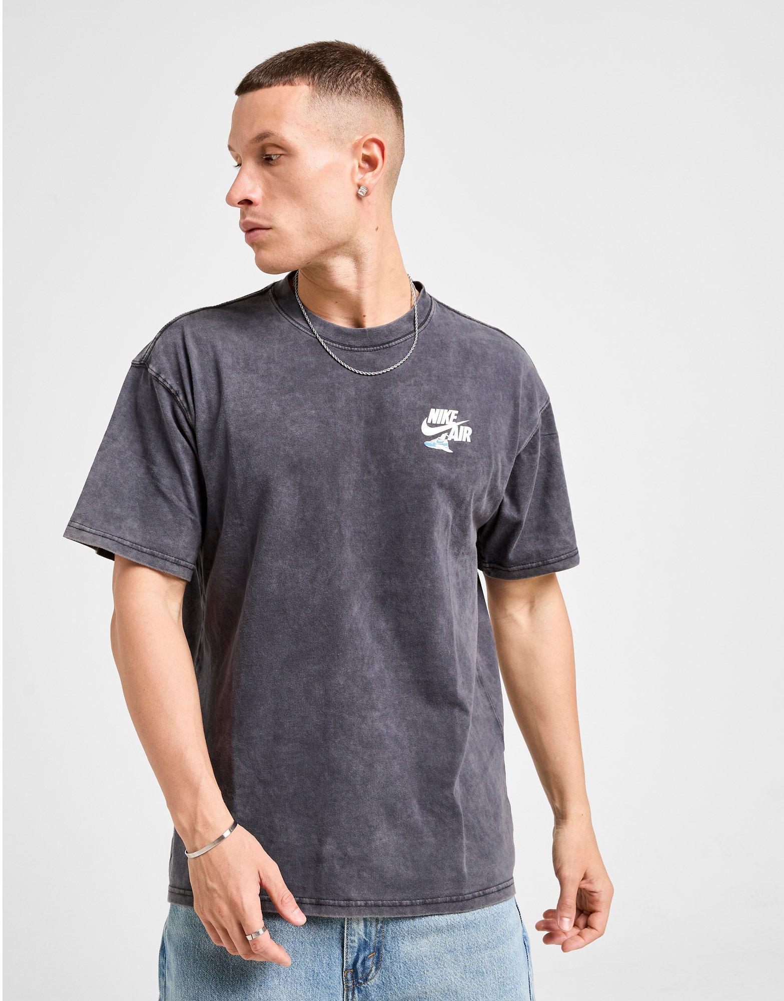 Nike Washed Globe Graphic T-Shirt