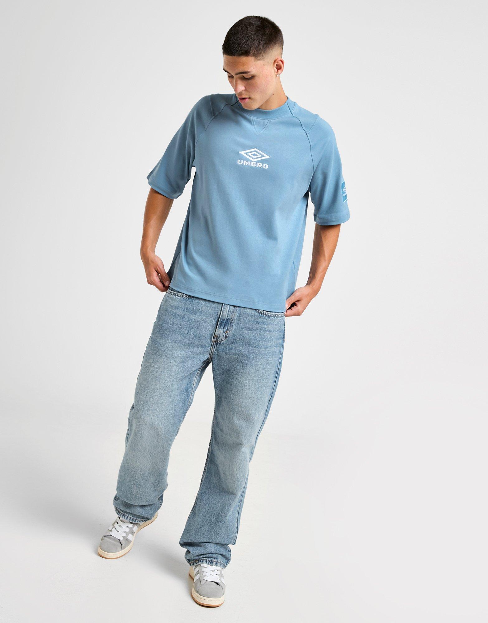 Tシャツ・カットソー UMBRO HBL CELEB Graphic Short Sleeve T-Shirt Mid BlueUP121CR Blue Umbro Iconic Boxy T-Shirt - JD Sports Global