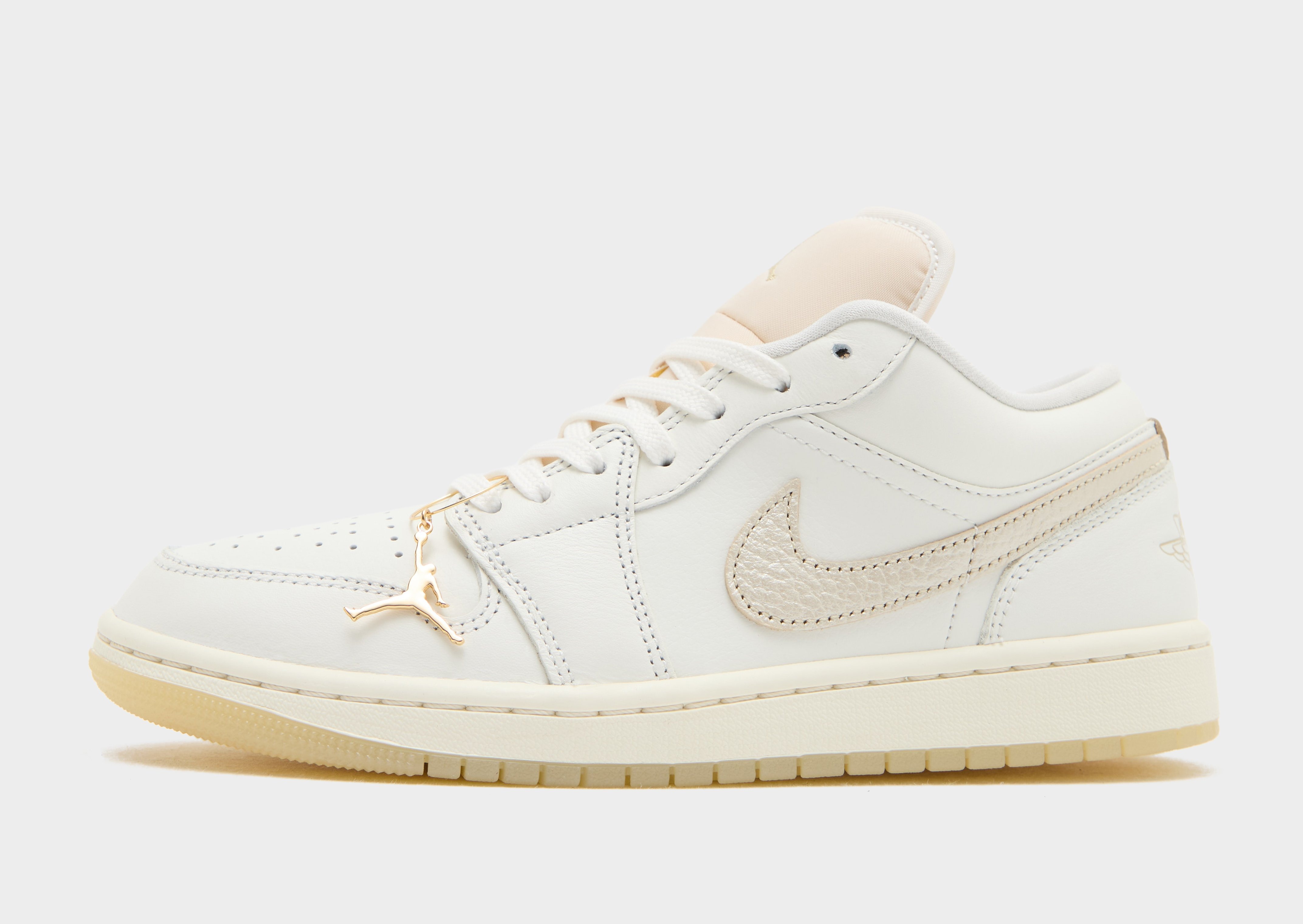 靴 NIKE Women's AIR JORDAN 1 LOW WHITE GOLD White Jordan Air 1 Low Women's - JD Sports Global