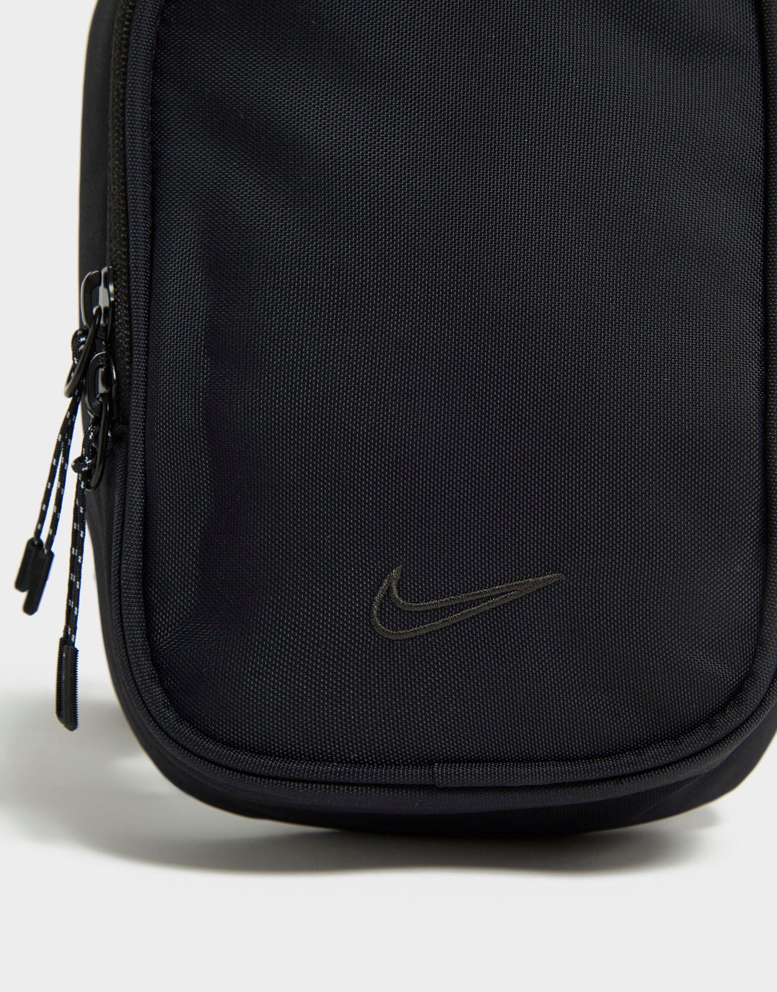Nike Sportswear Commute Crossbody Bag
