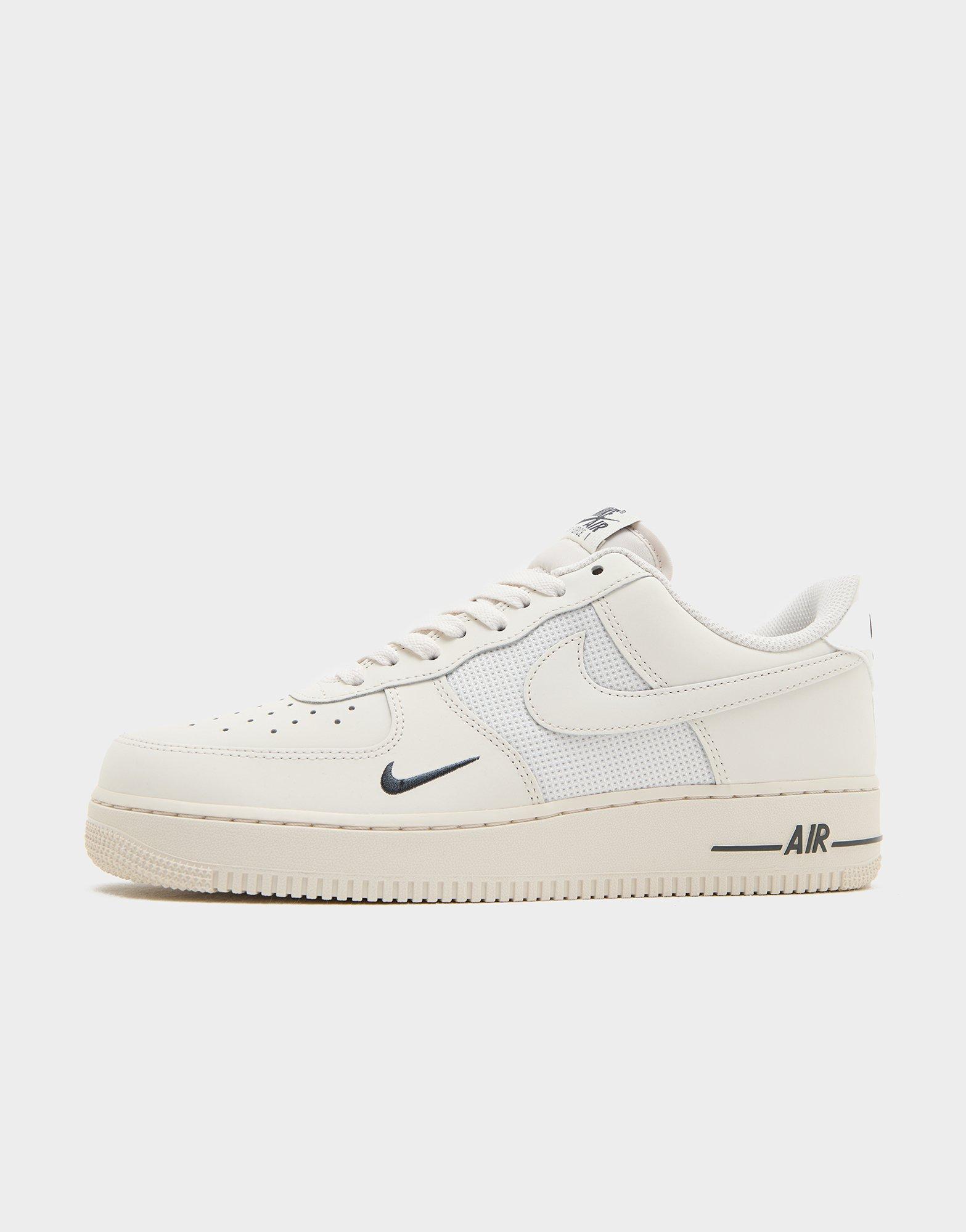 Nike Air Force 1 '07 LV8