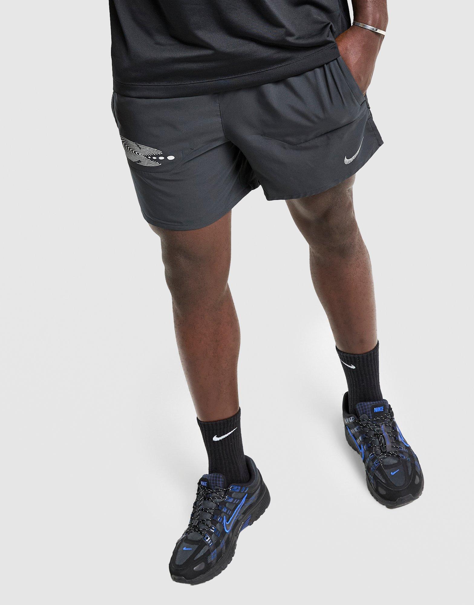 Nike Short Stride Graphic