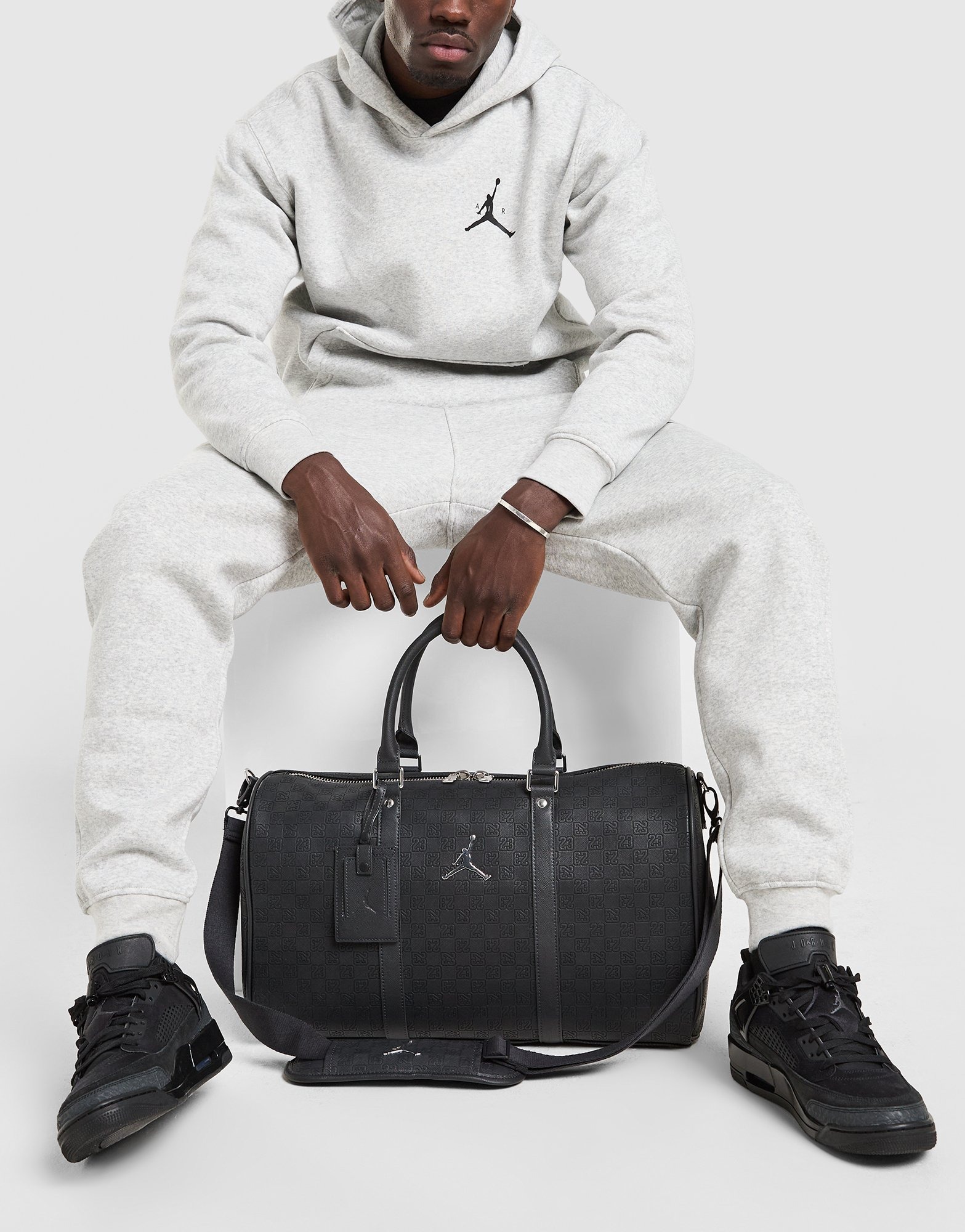 バッグ JORDAN BRAND MONOGRAM DUFFLE BAG BLACK Black Jordan Monogram Duffle Bag - JD Sports Global