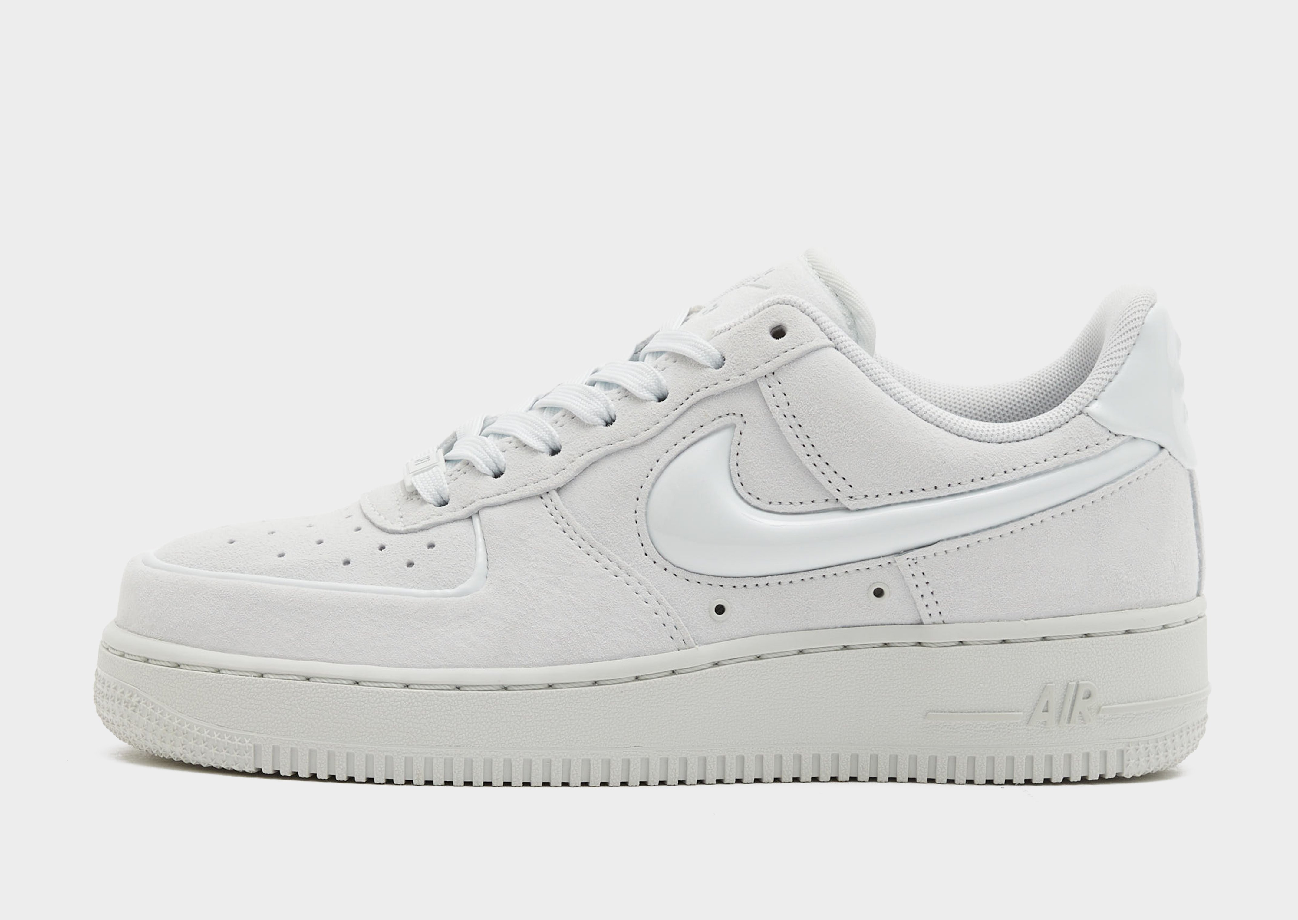 valkoinen-nike-air-force-1-07-suede-naiset-jd-sports-finland