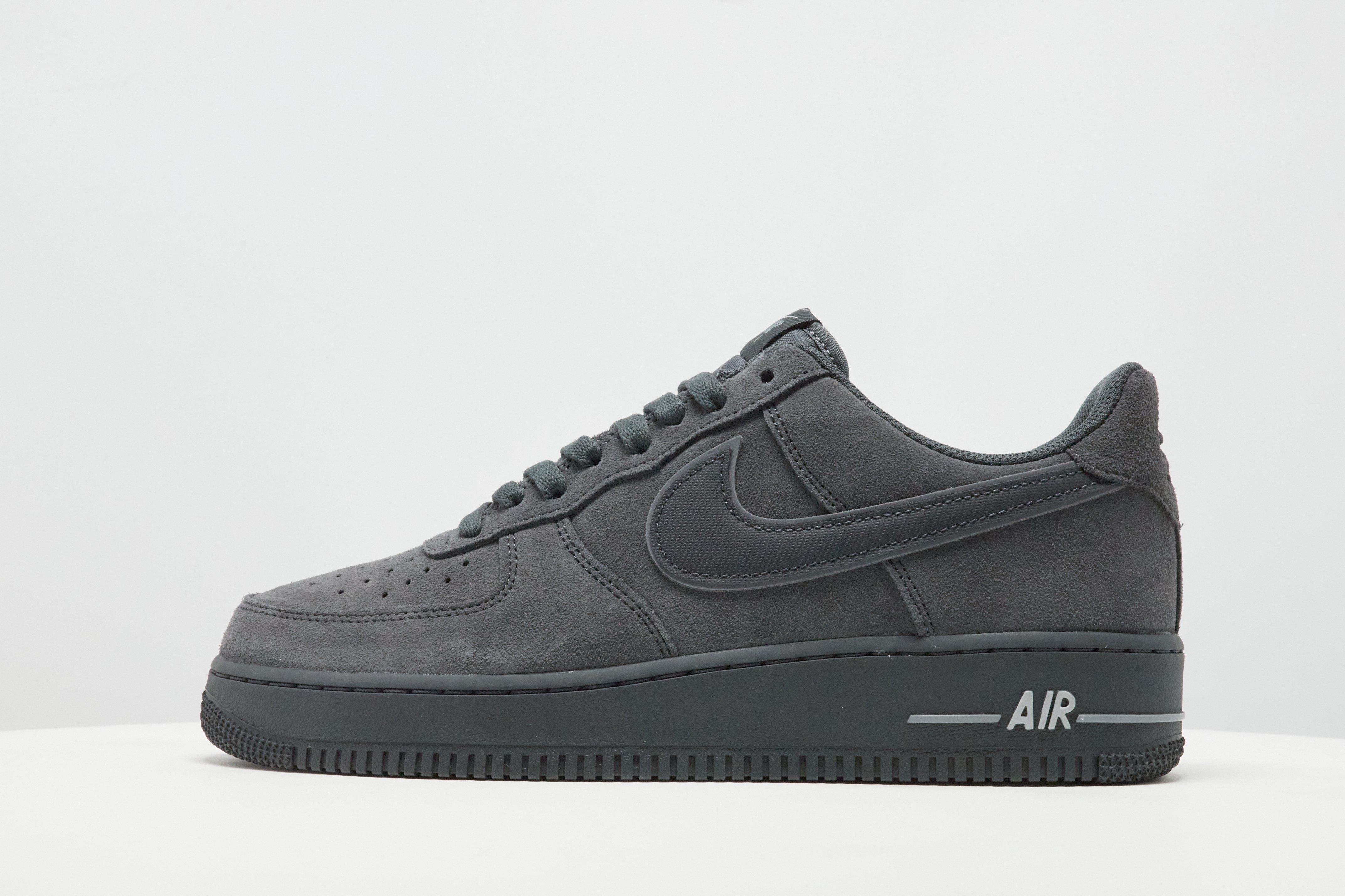 Nike Air Force 1 '07 LV8