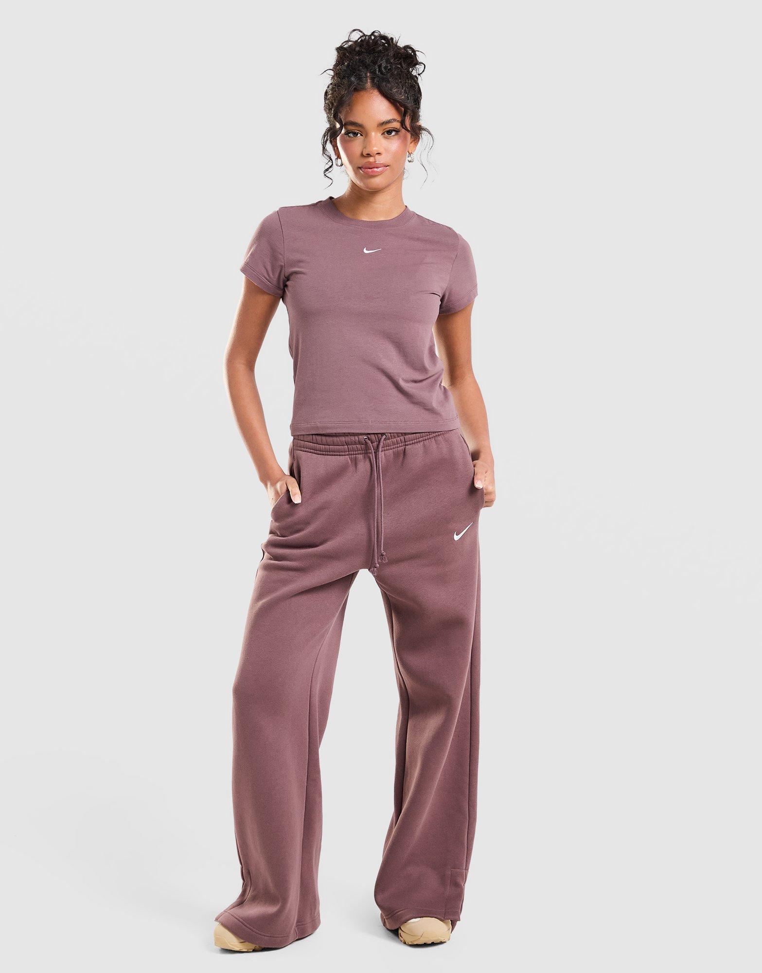 Nike Essential Sportswear Chill Knit T-Shirt