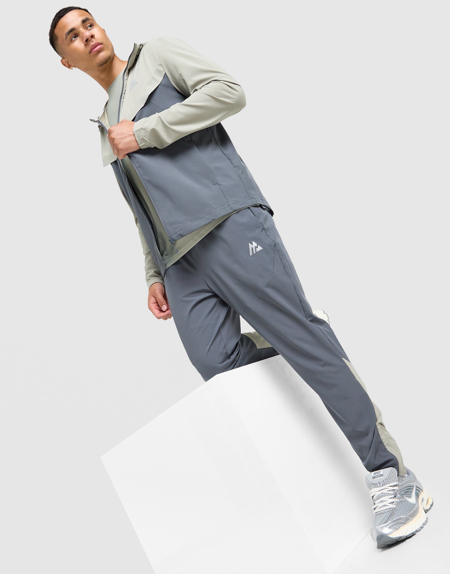 ジャージ  Mountain Track Pants Size 090 Grey MONTIREX Swift Track Pants - JD Sports Global