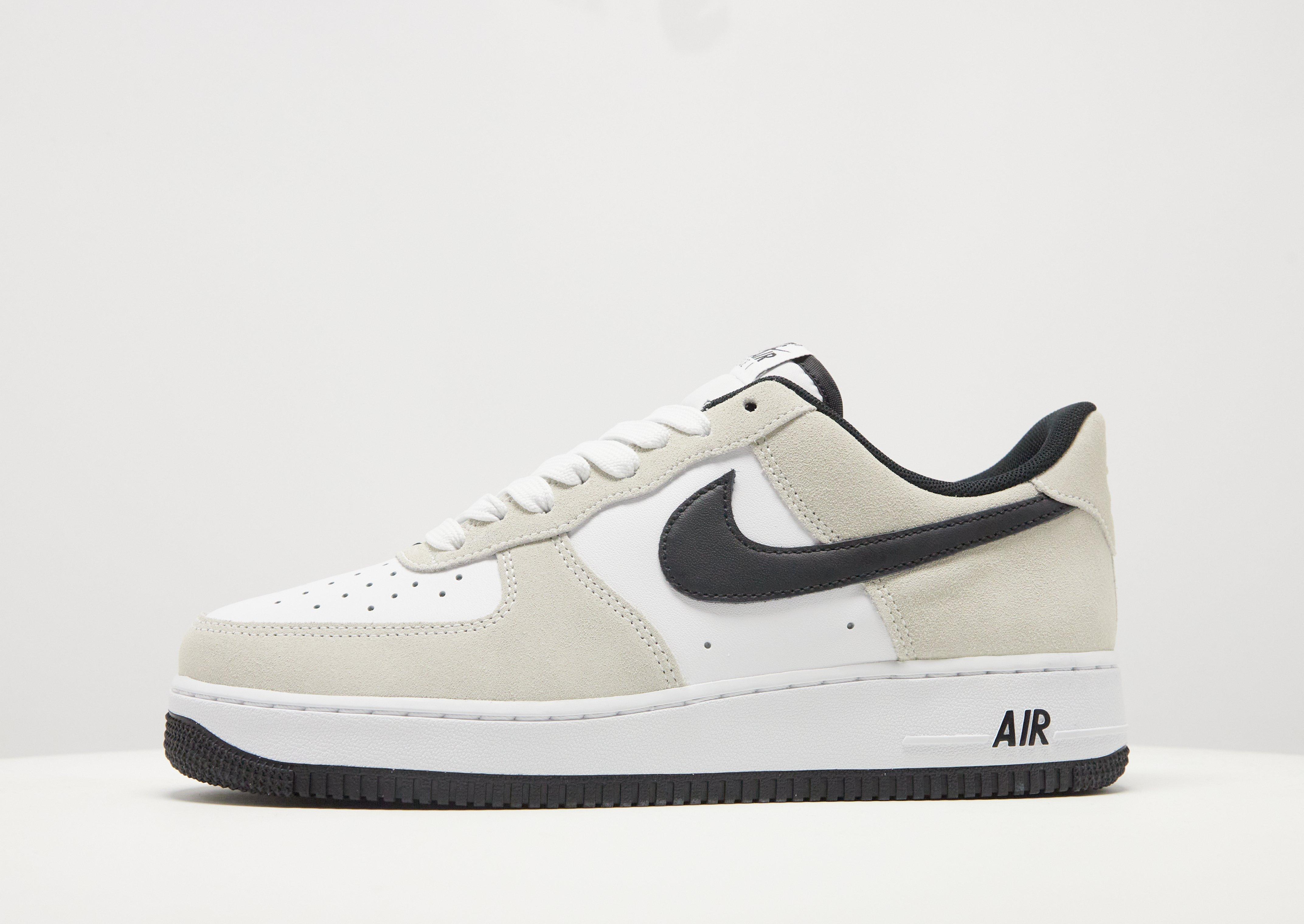 Nike Air Force 1 '07 LV8