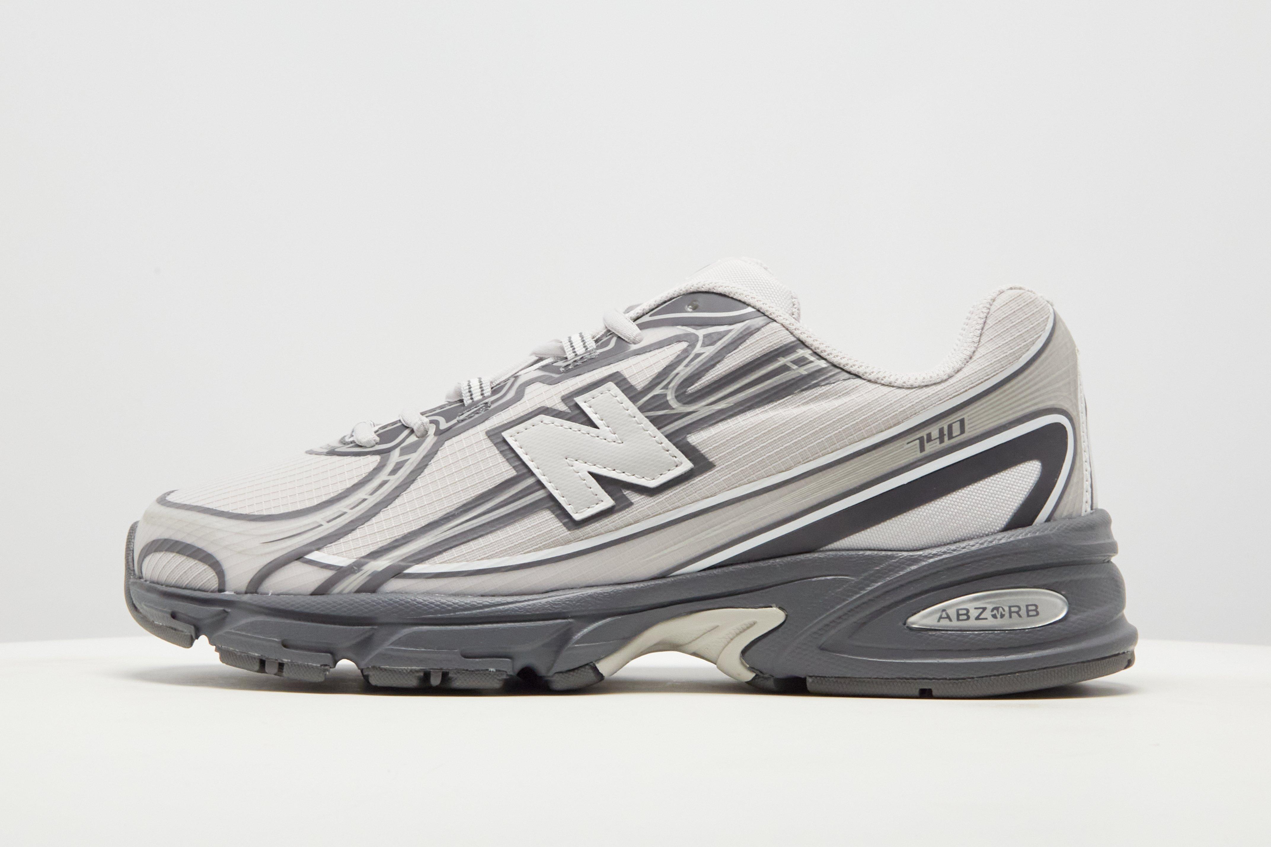 New Balance 740