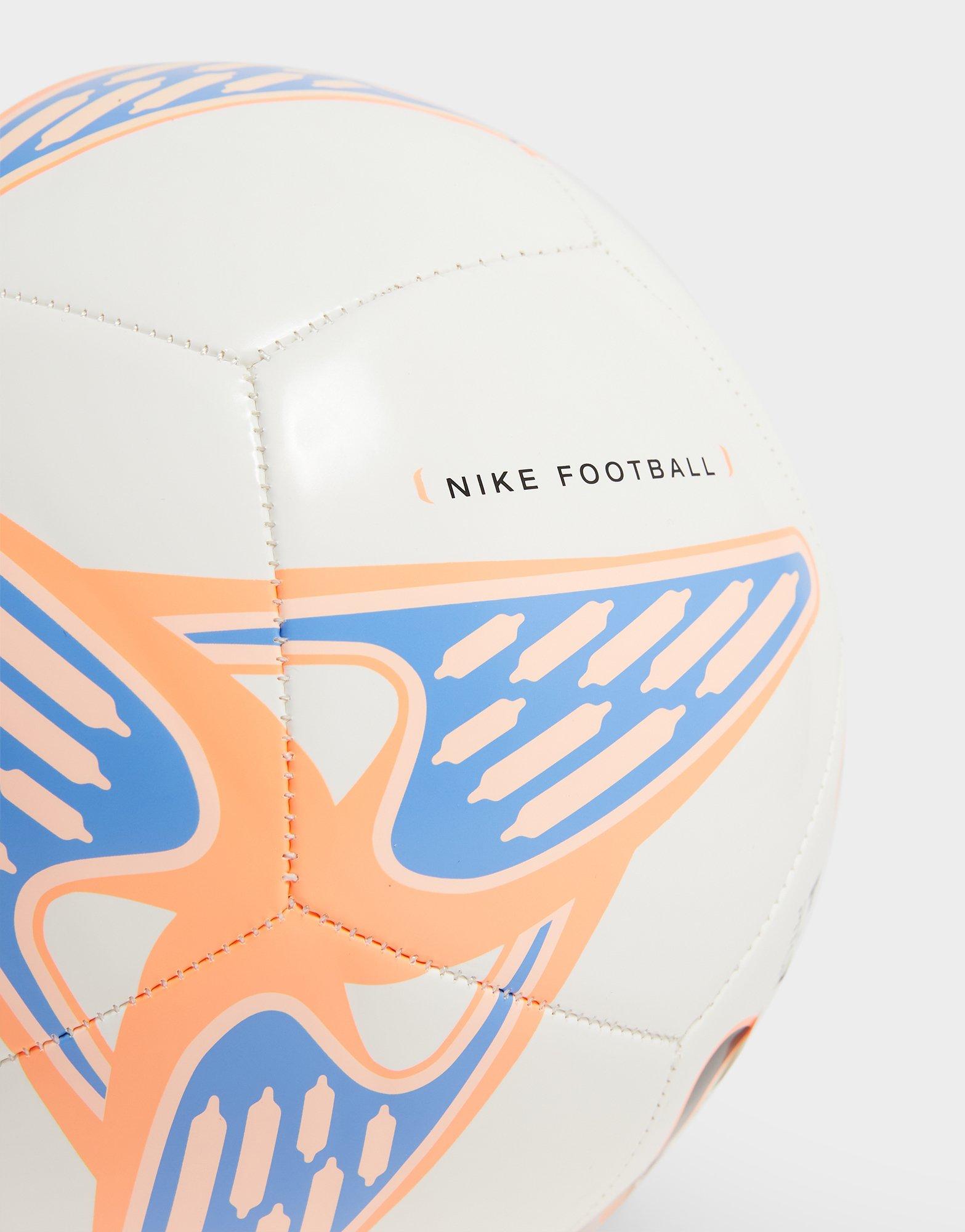 Nike Phantom Football