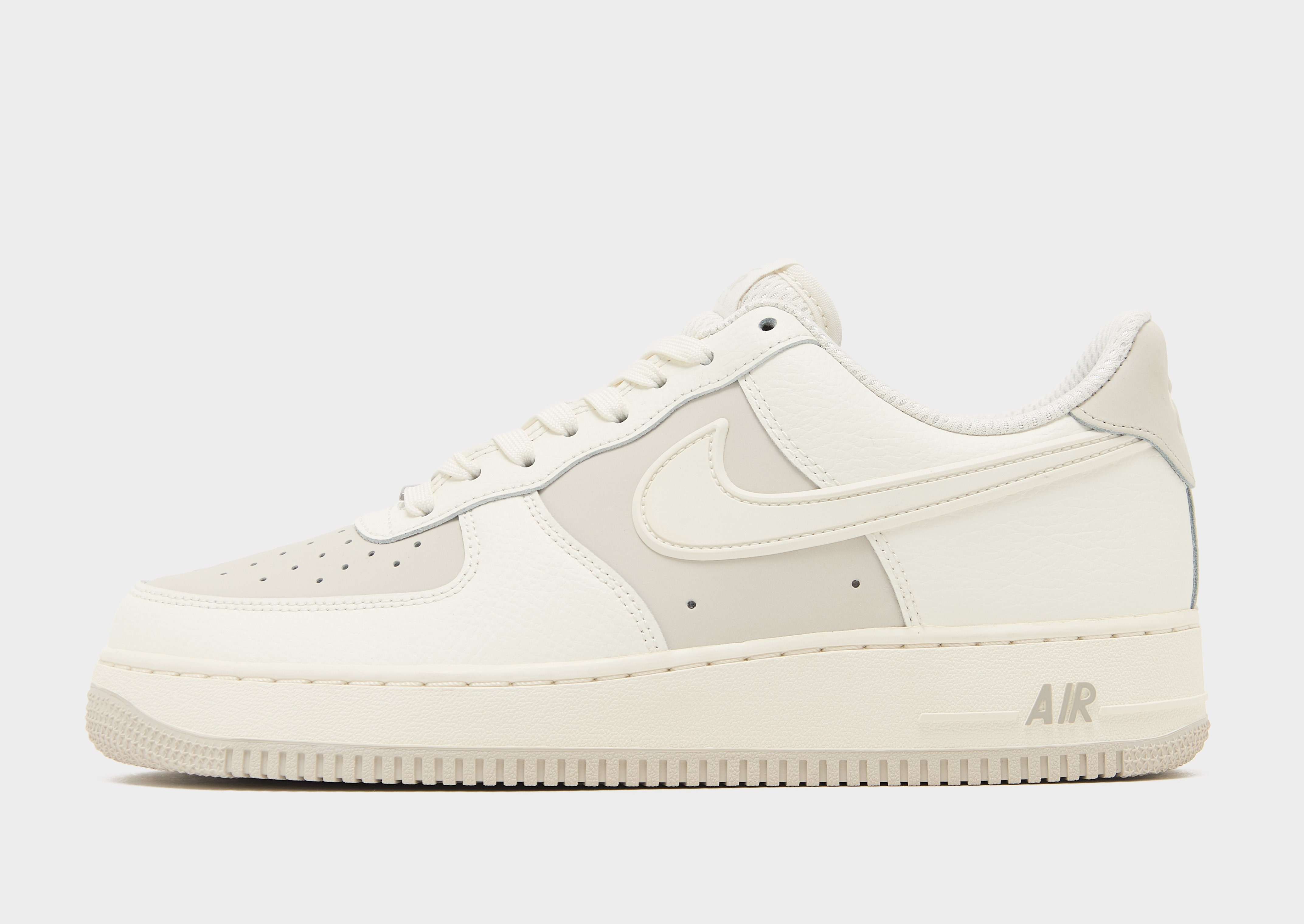 White Nike Air Force 1 