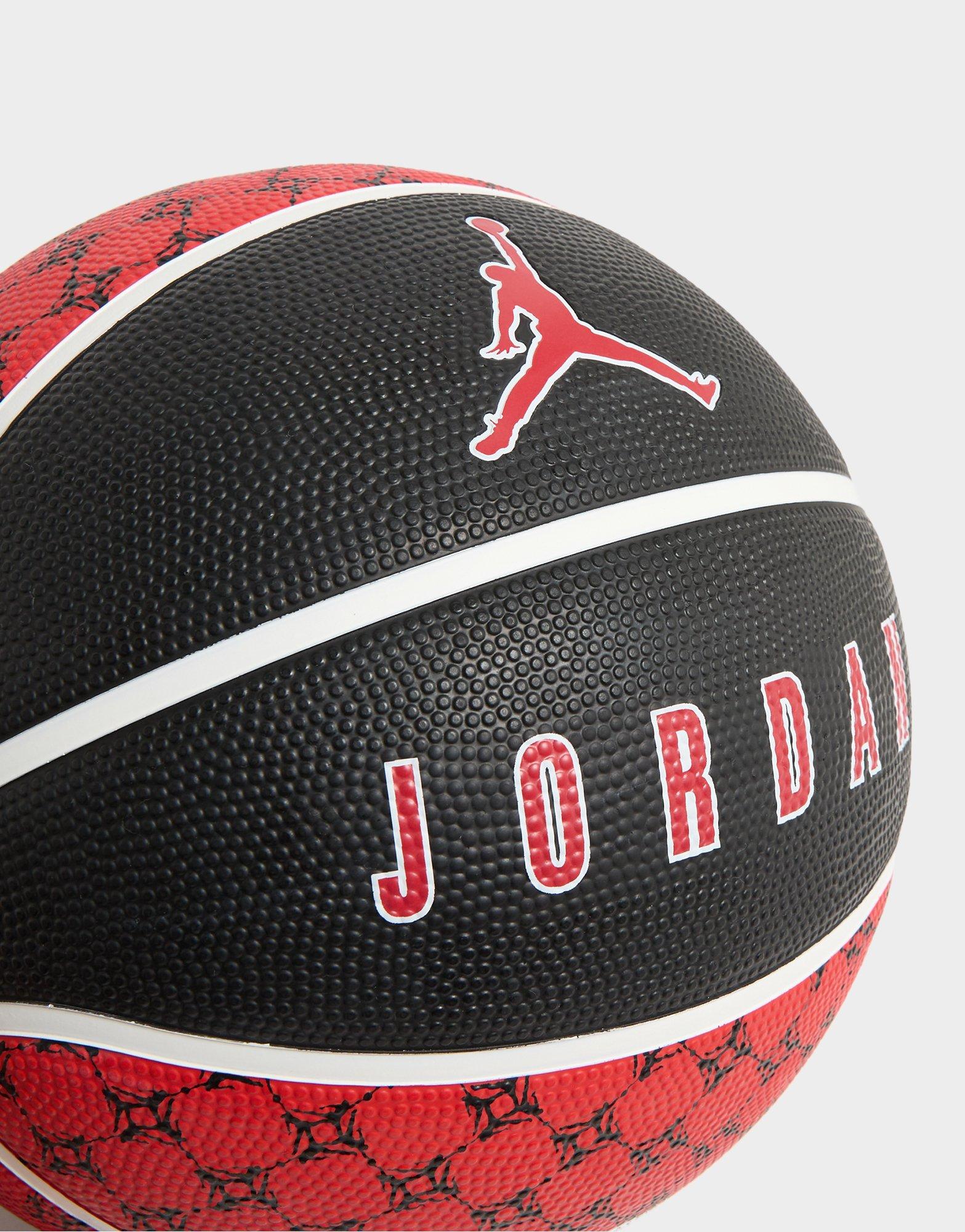 Jordan Playground 2.0 8P Basketball