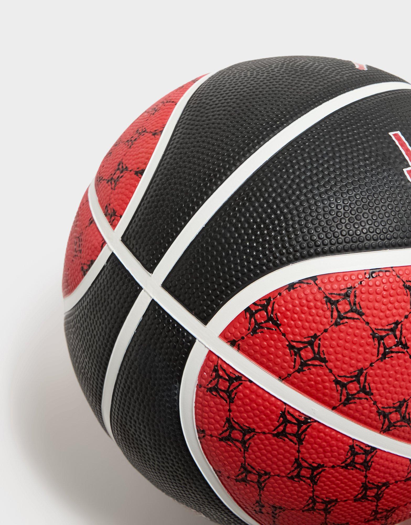 Jordan Playground 2.0 8P Basketball