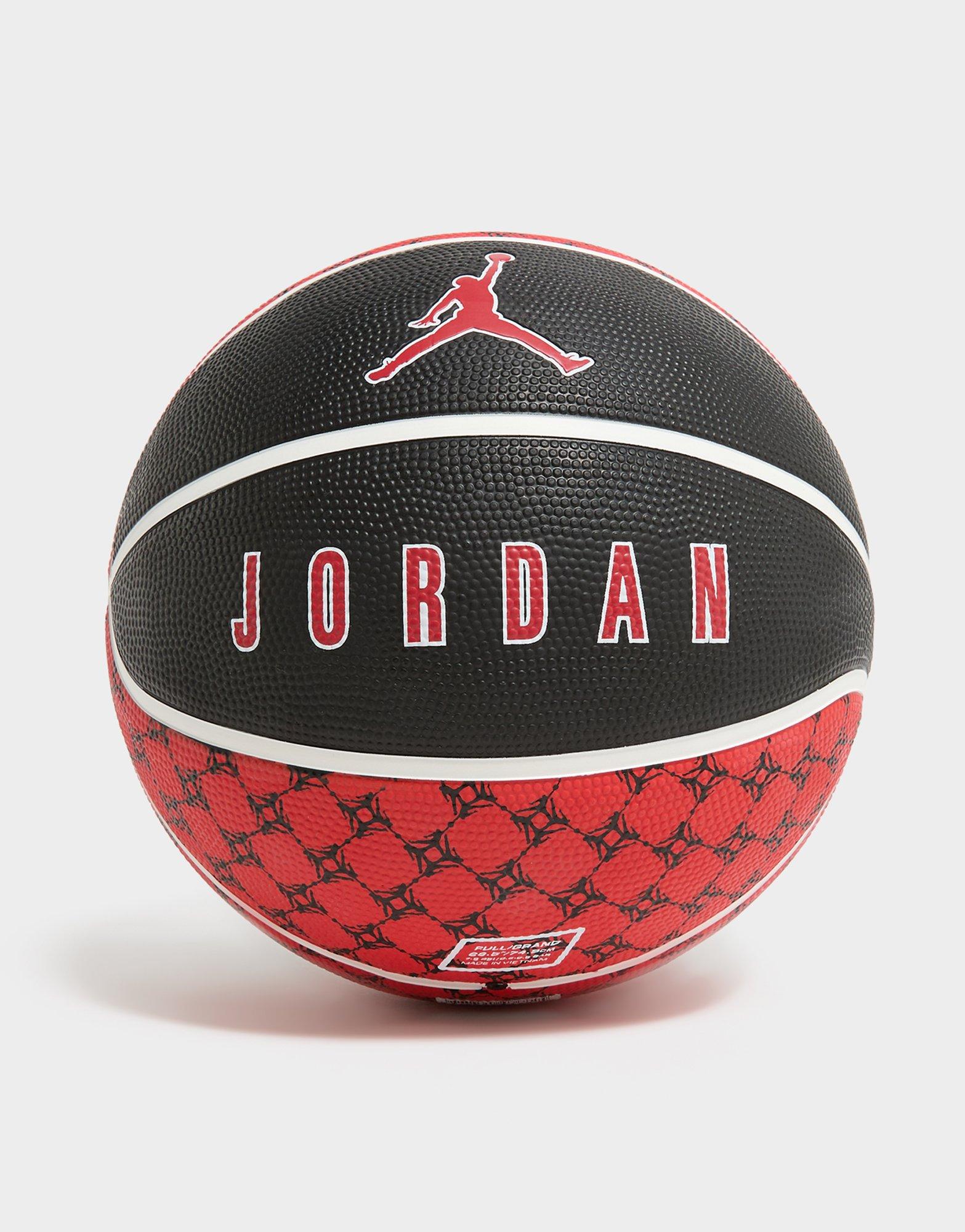Jordan Playground 2.0 8P Basketball