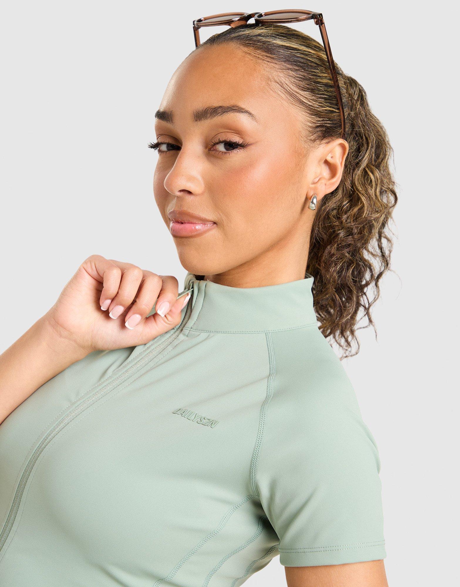 DAILYSZN Sculpt Short Sleeve Full Zip Top