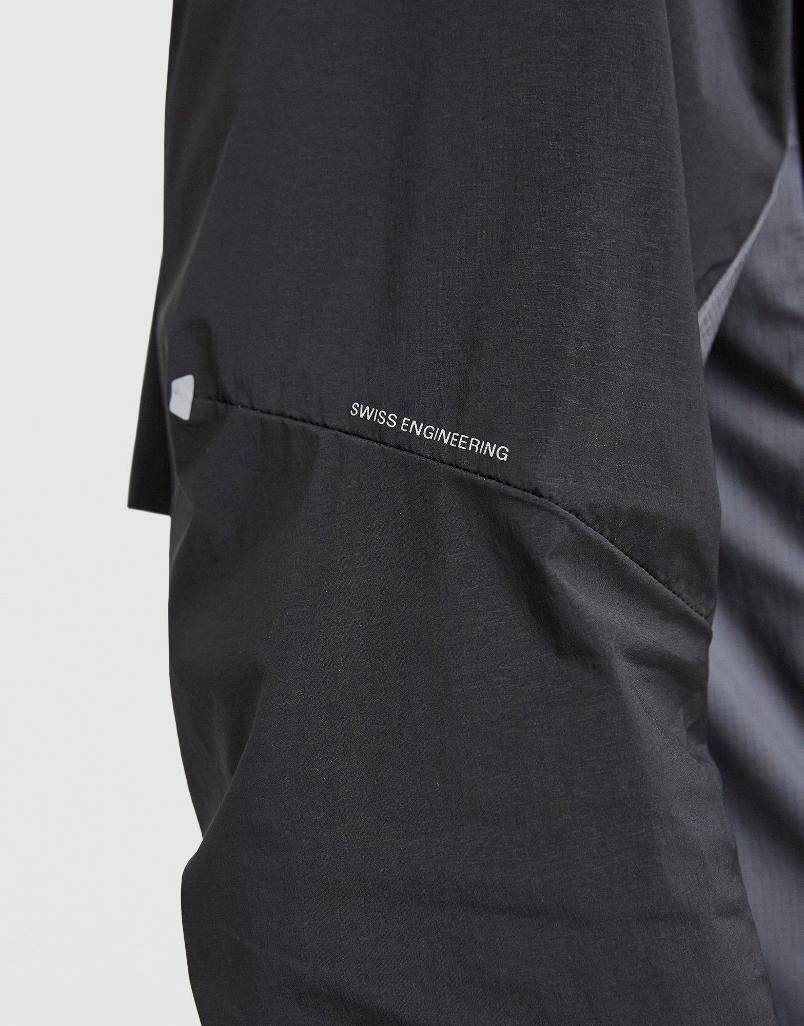 On Running Core Woven Jacket