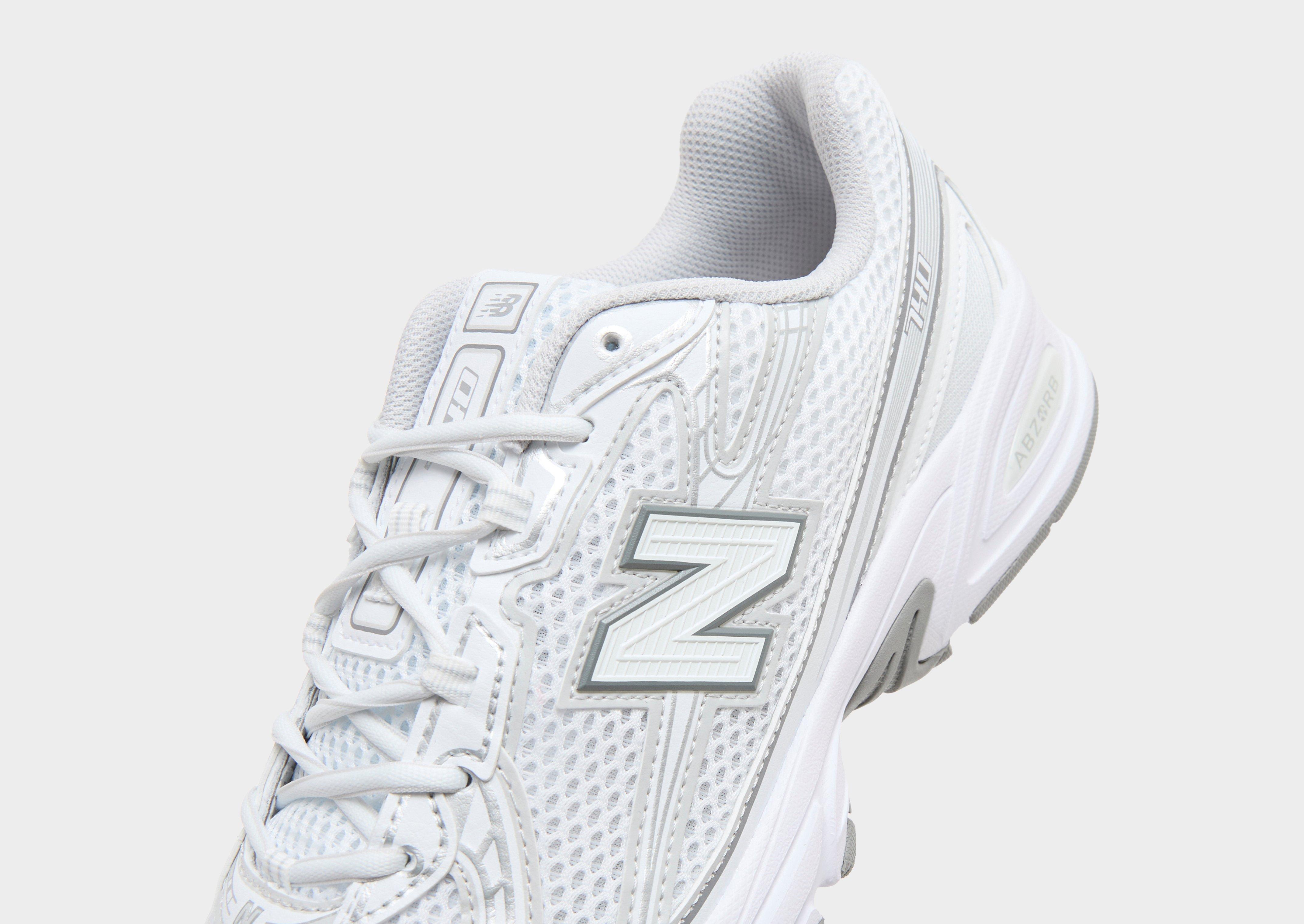 New Balance 740