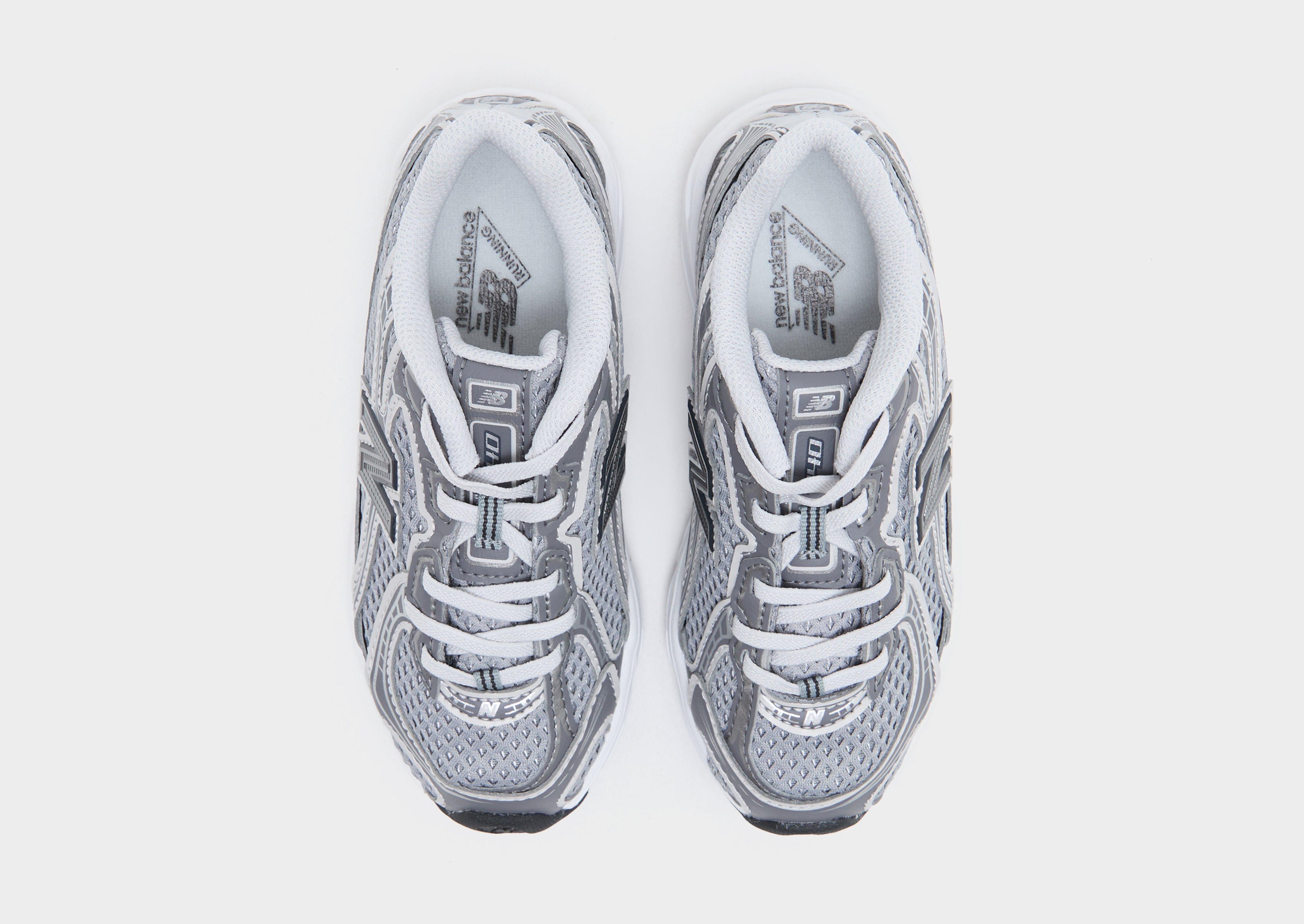 New Balance 740 Barn