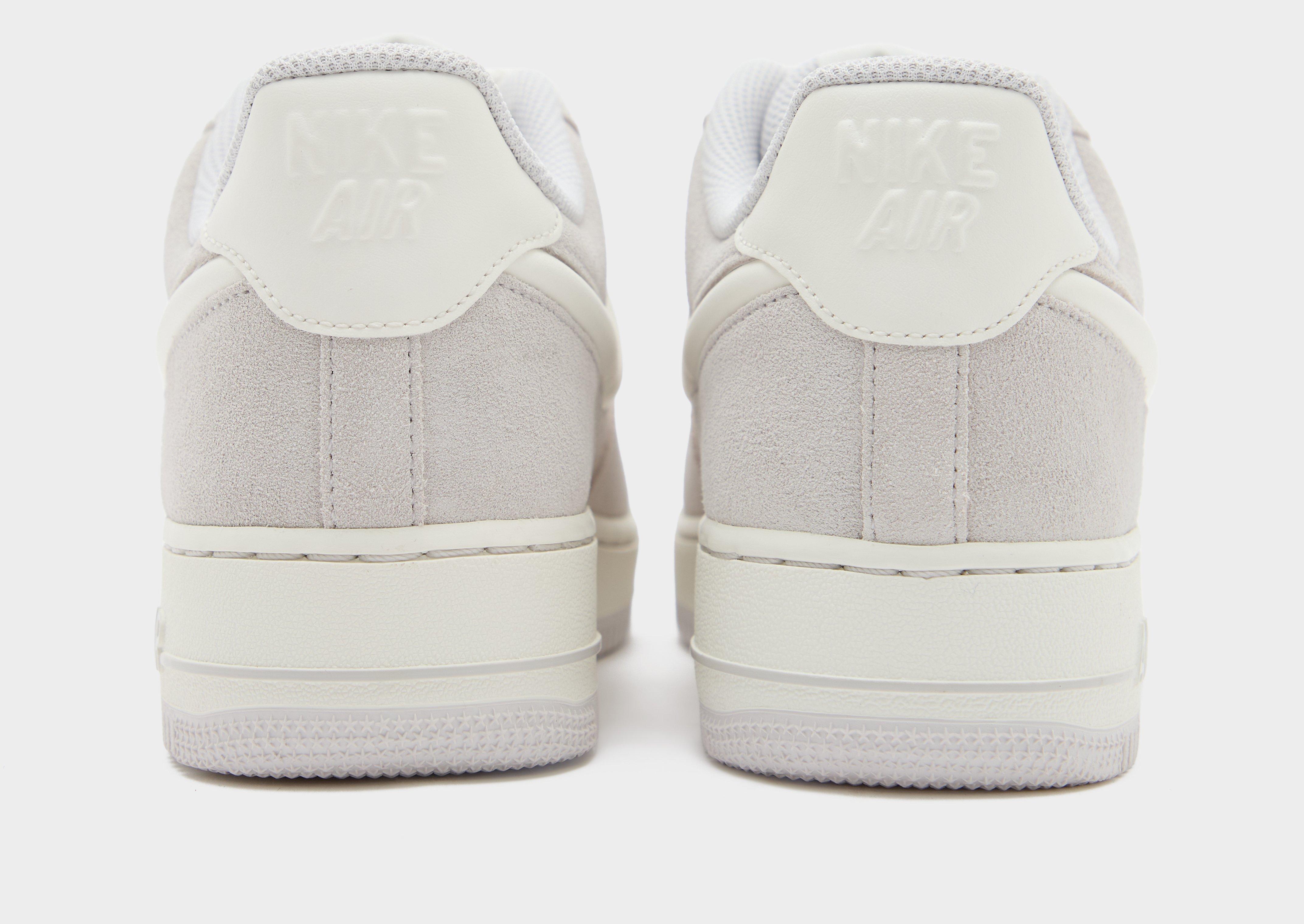 Nike Air Force 1 '07 LV8