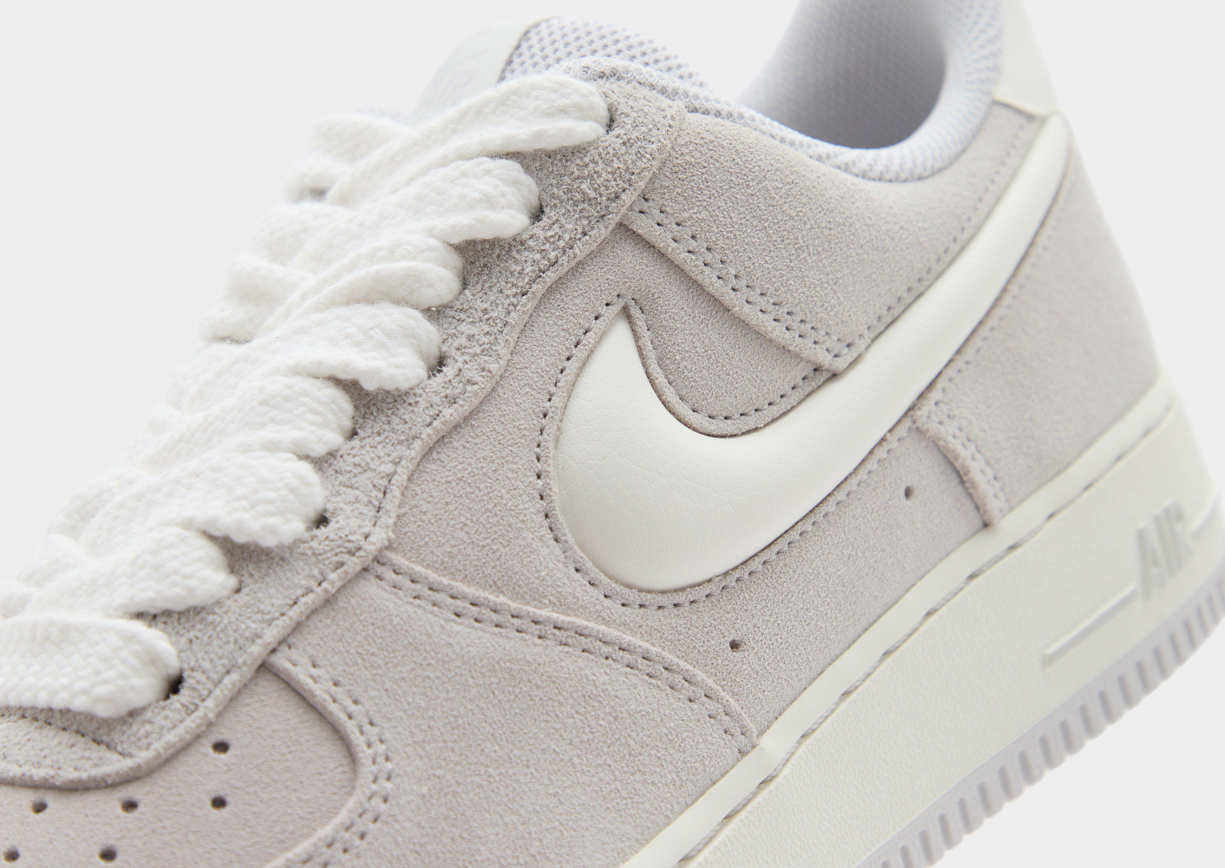 Nike Air Force 1 '07 LV8