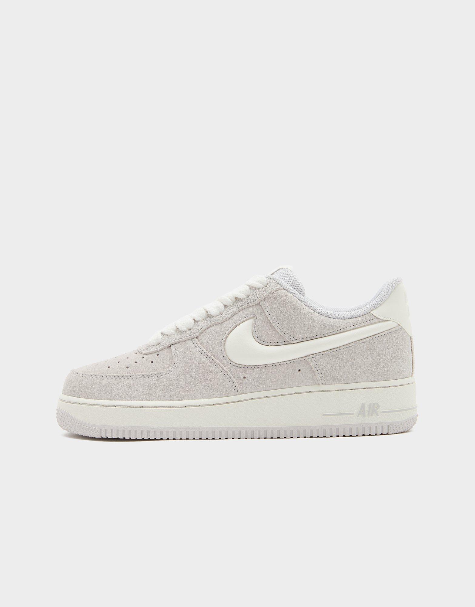 Nike Air Force 1 '07 LV8