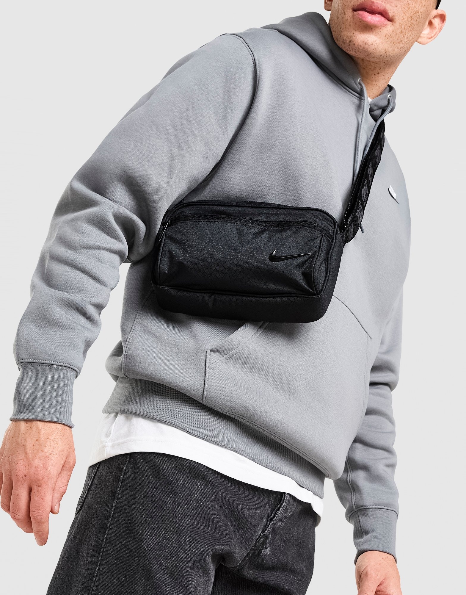Nike メッセンジャーバッグ ブラック Black Nike Swoosh Tech Messenger Bag - JD Sports Global