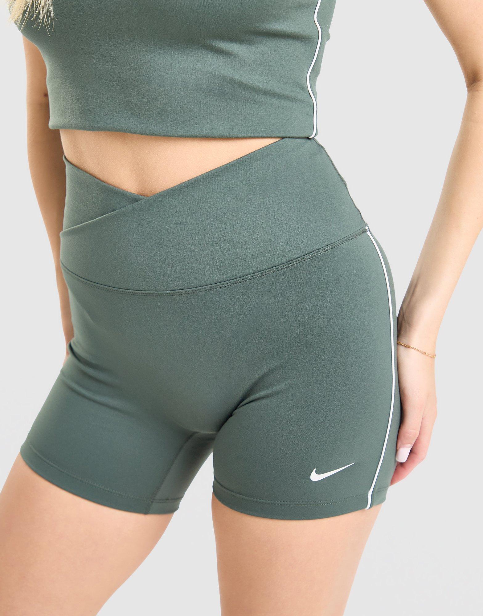 Nike Training Gym Life Swoosh 5" V Waist Bike Shorts
