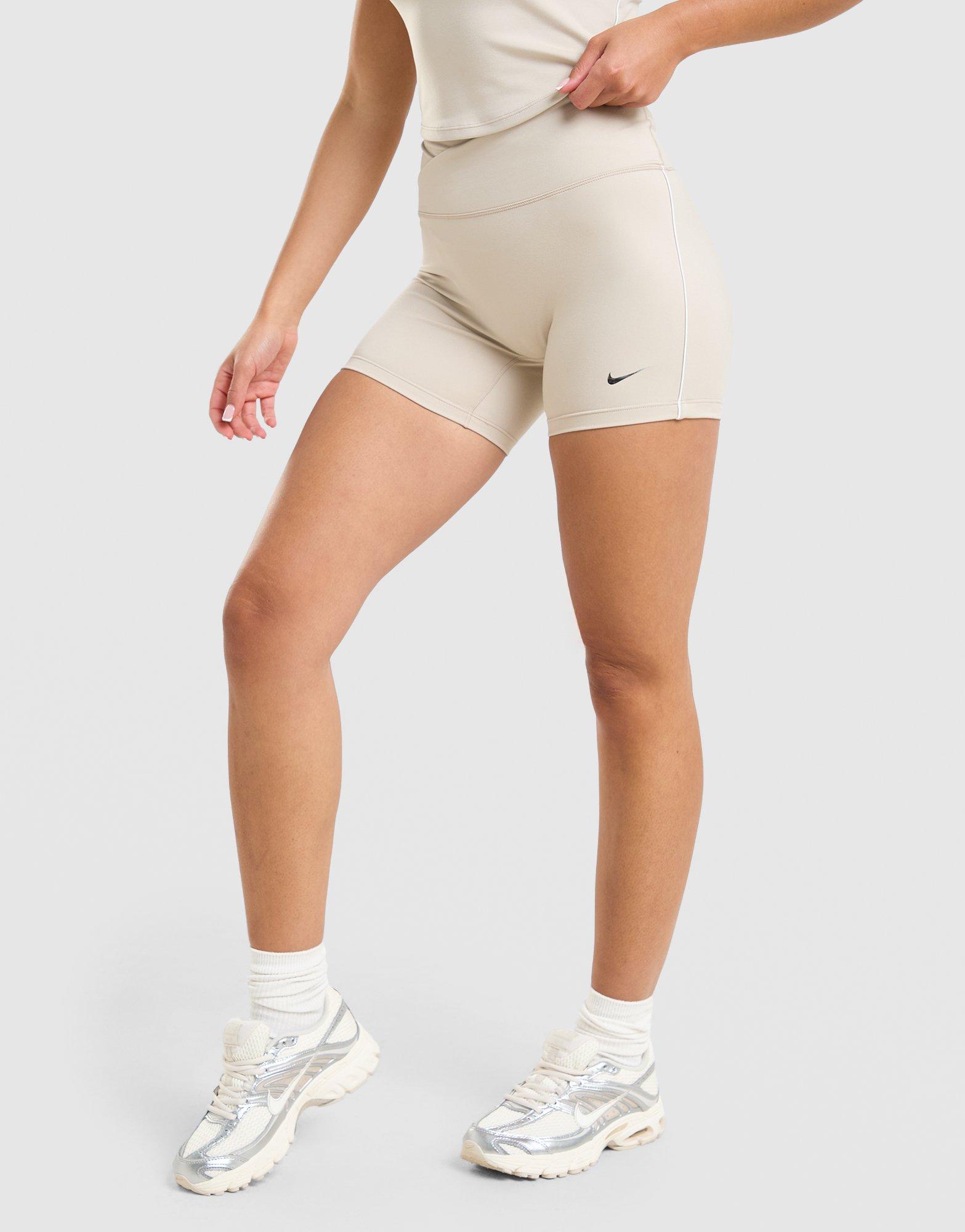 Nike Training Gym Life Swoosh 5" V Waist Bike Shorts