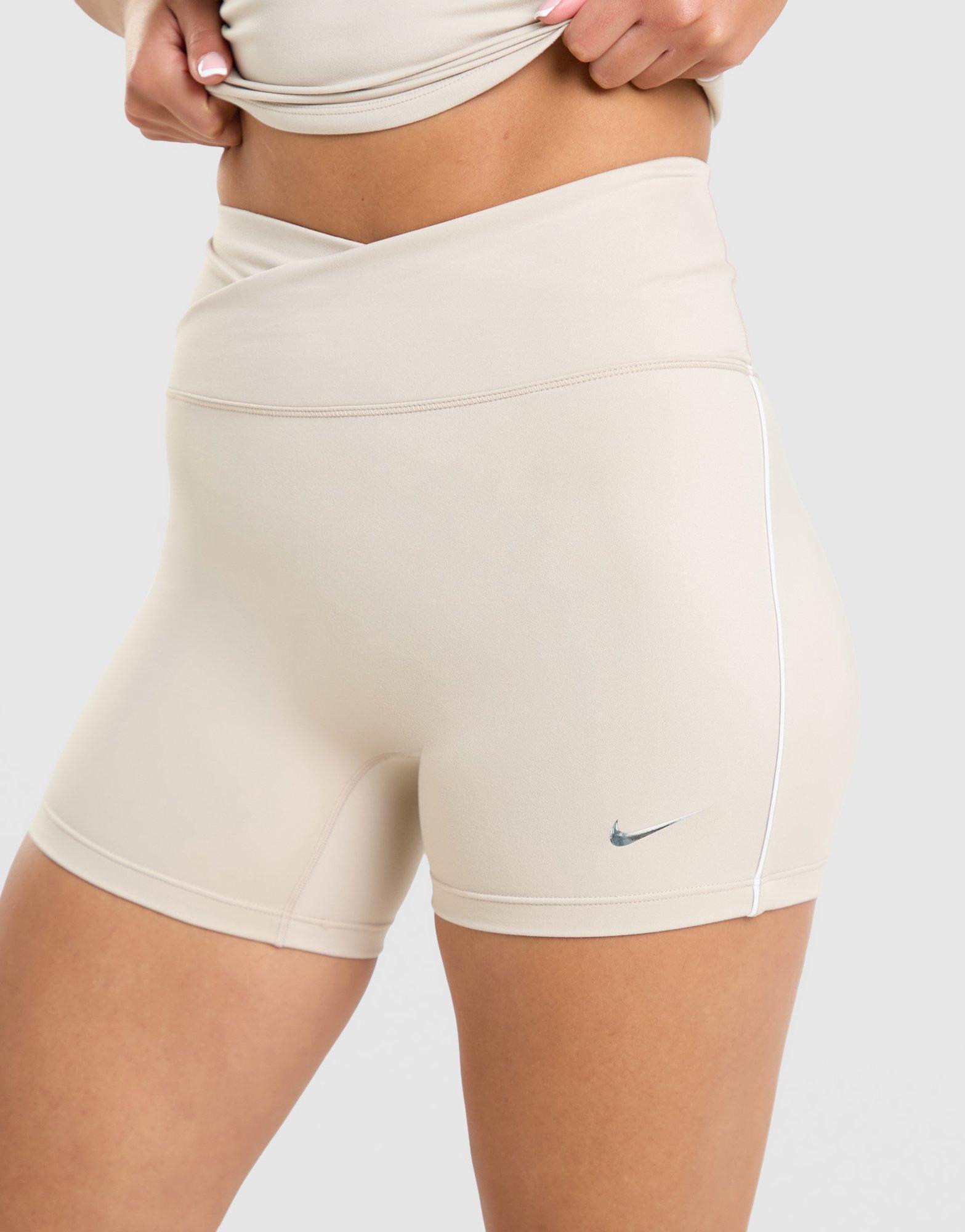 Nike Training Gym Life Swoosh 5" V Waist Bike Shorts