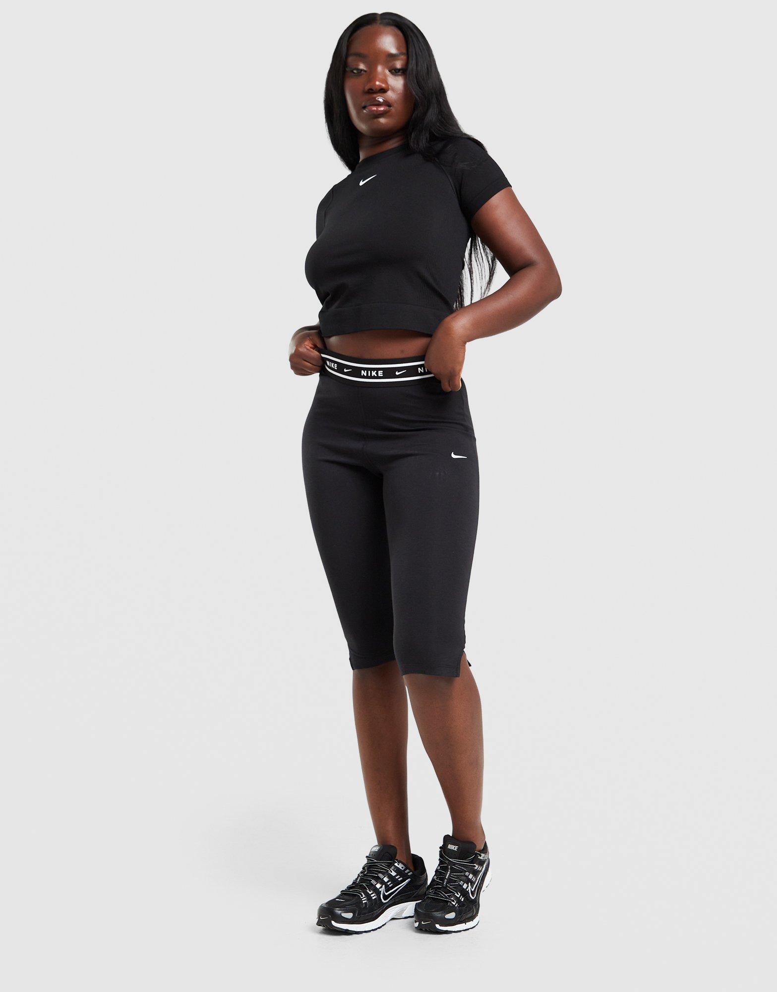 Nike Essential Sportswear Chill Knit Capri Leggings