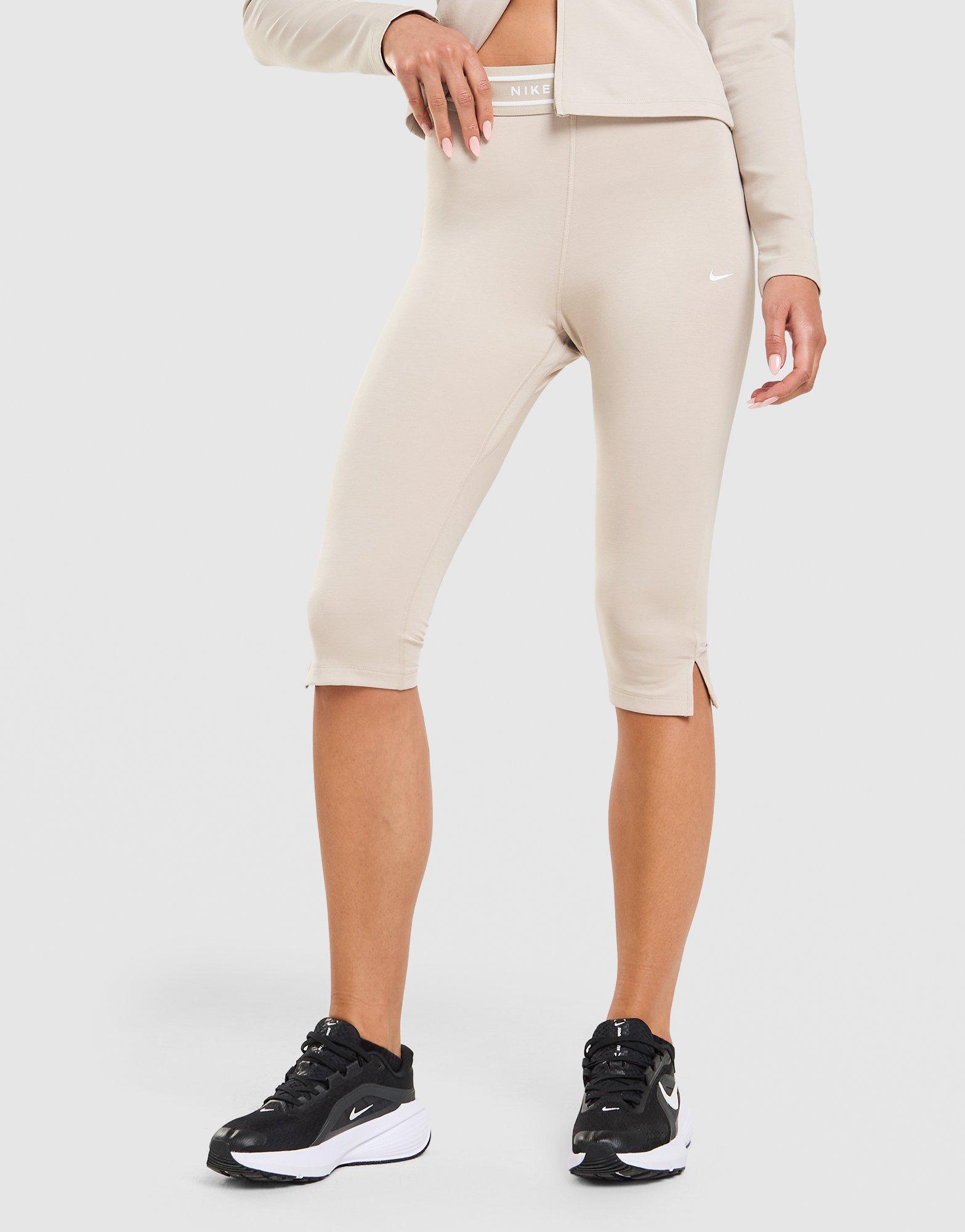 Nike Essential Sportswear Chill Knit Capri Leggings