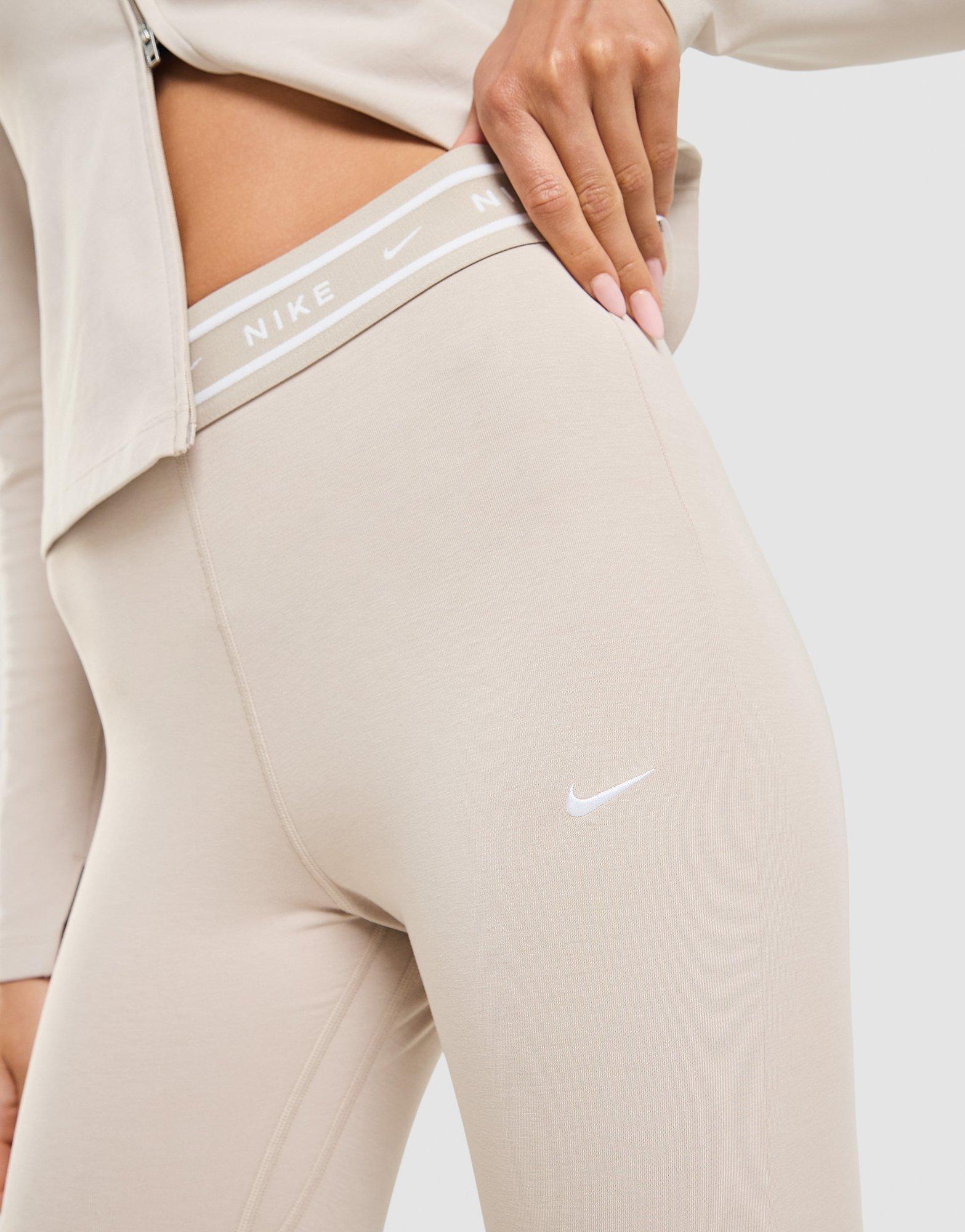 Nike Essential Sportswear Chill Knit Capri Leggings