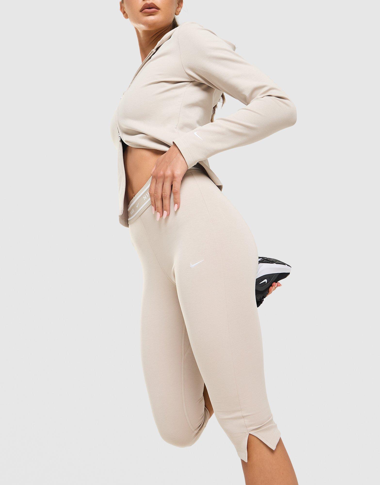 Nike Essential Sportswear Chill Knit Capri Leggings