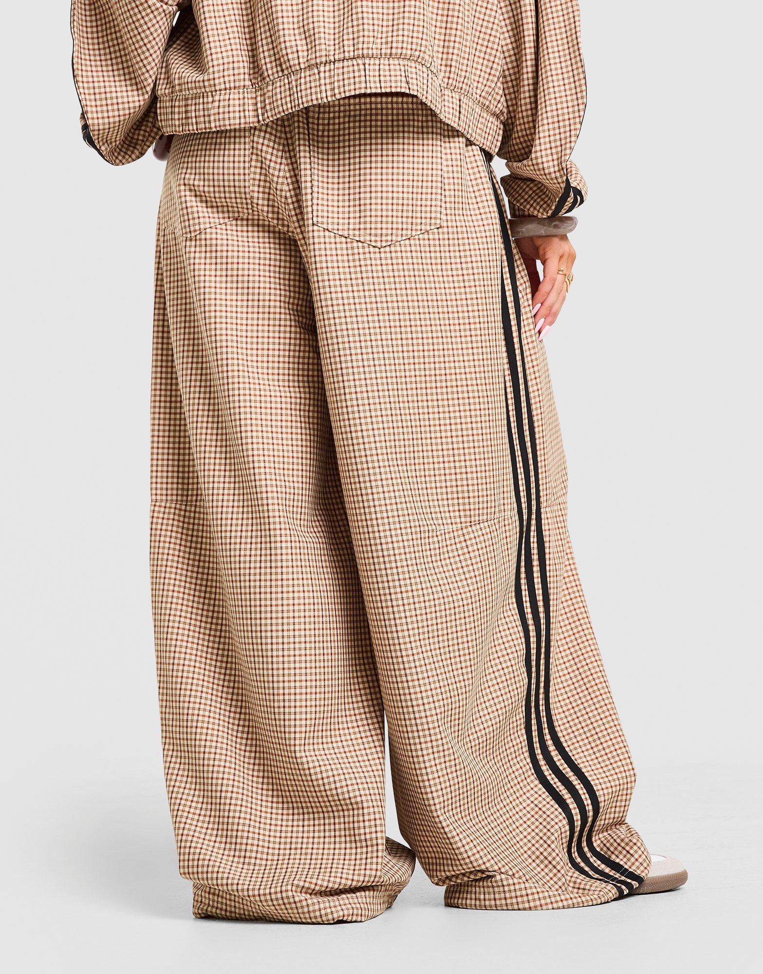 adidas Checks Loose Pants Asia SIzing 'Crystal Linen Aurora Coffee Orbit Green' (Women's) — foto 5